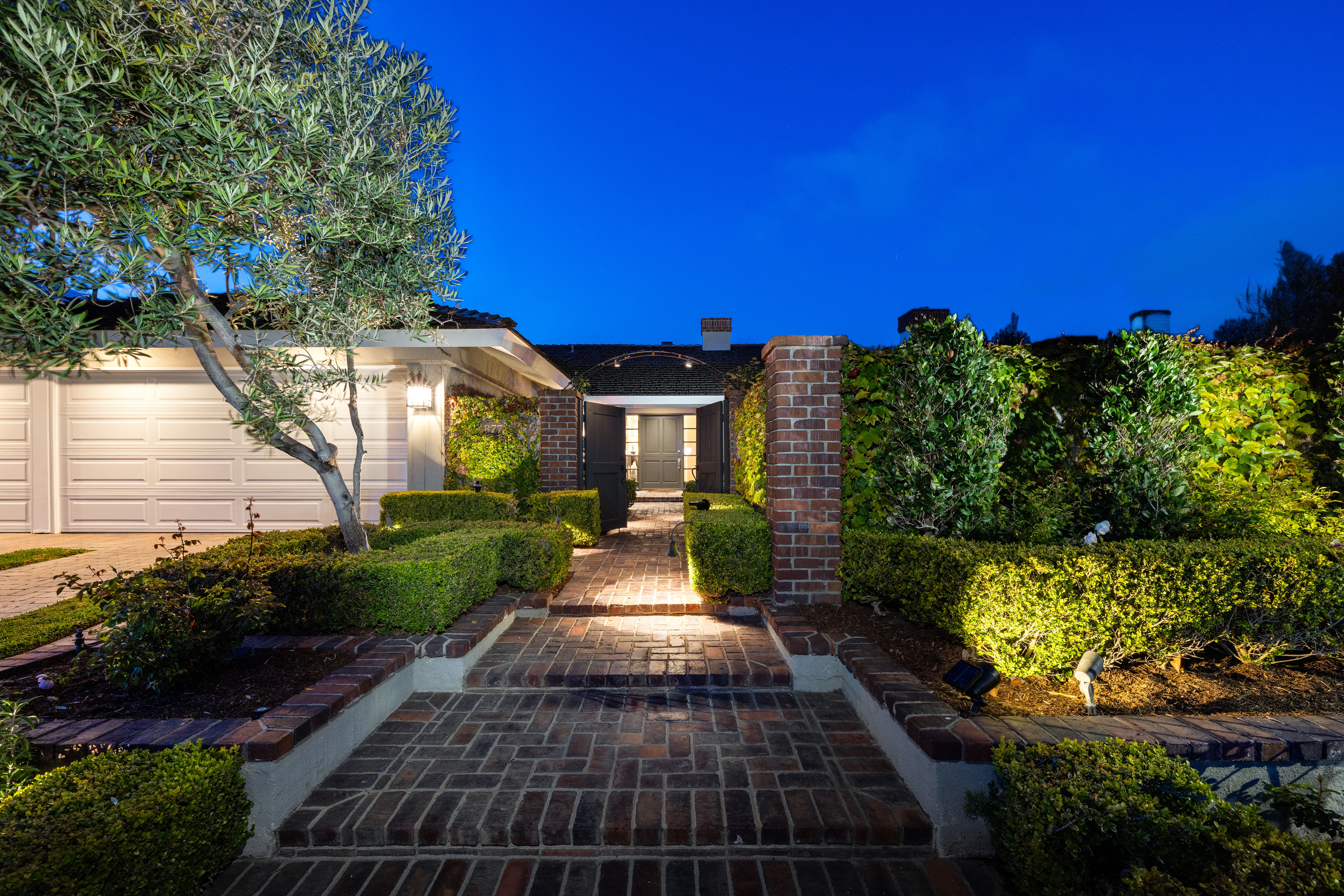 877 Sandcastle Drive 