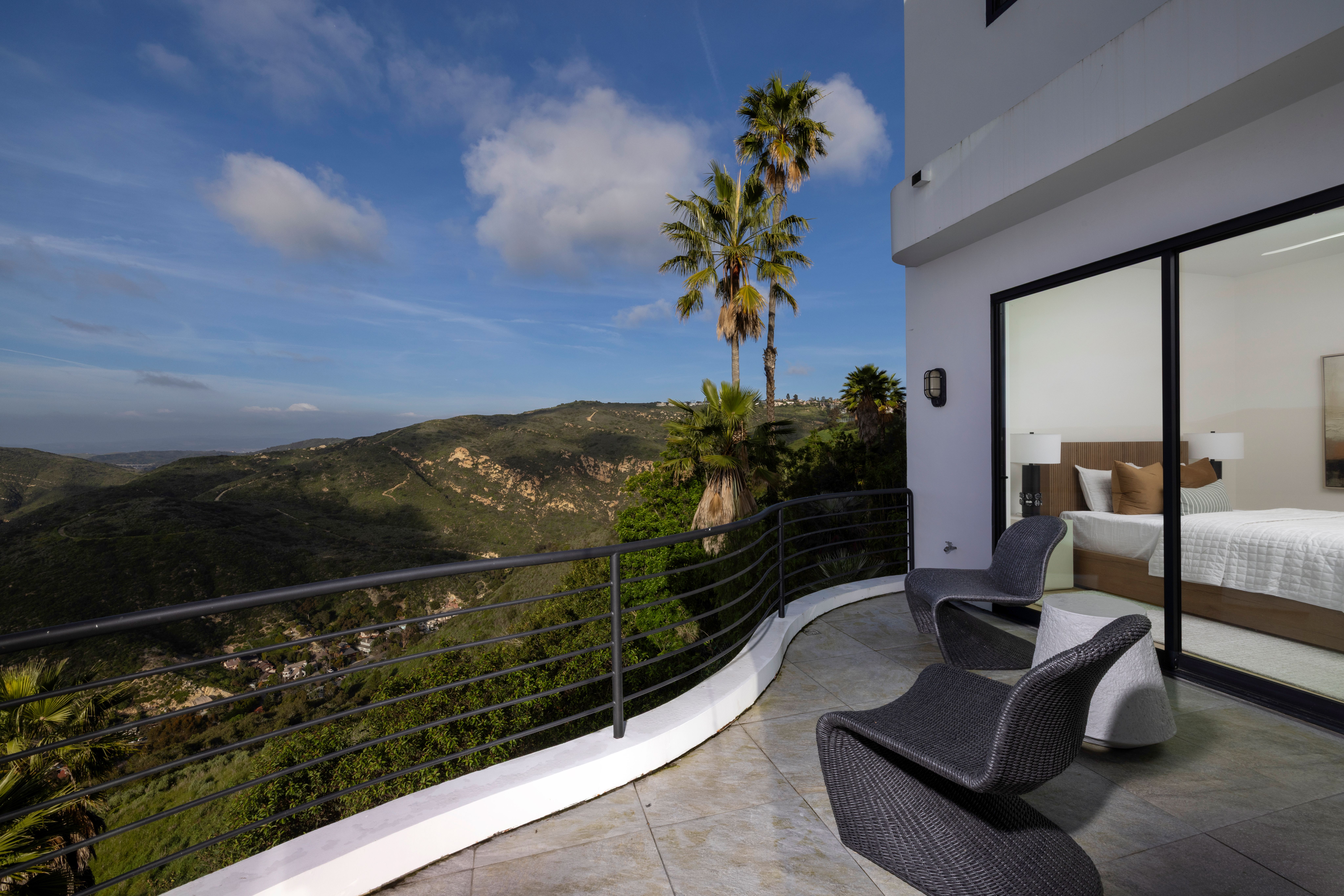 1425 Skyline Drive 