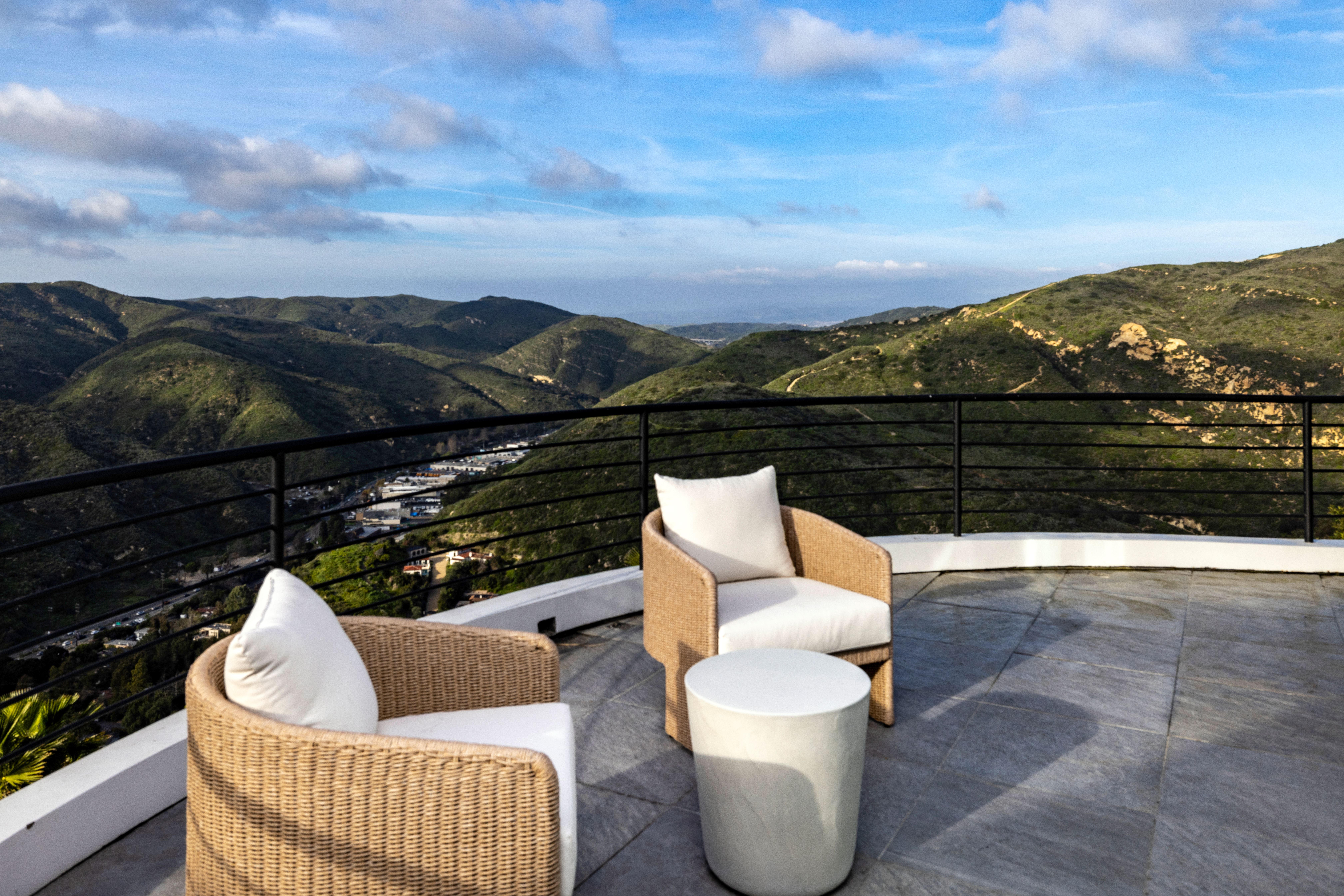 1425 Skyline Drive 