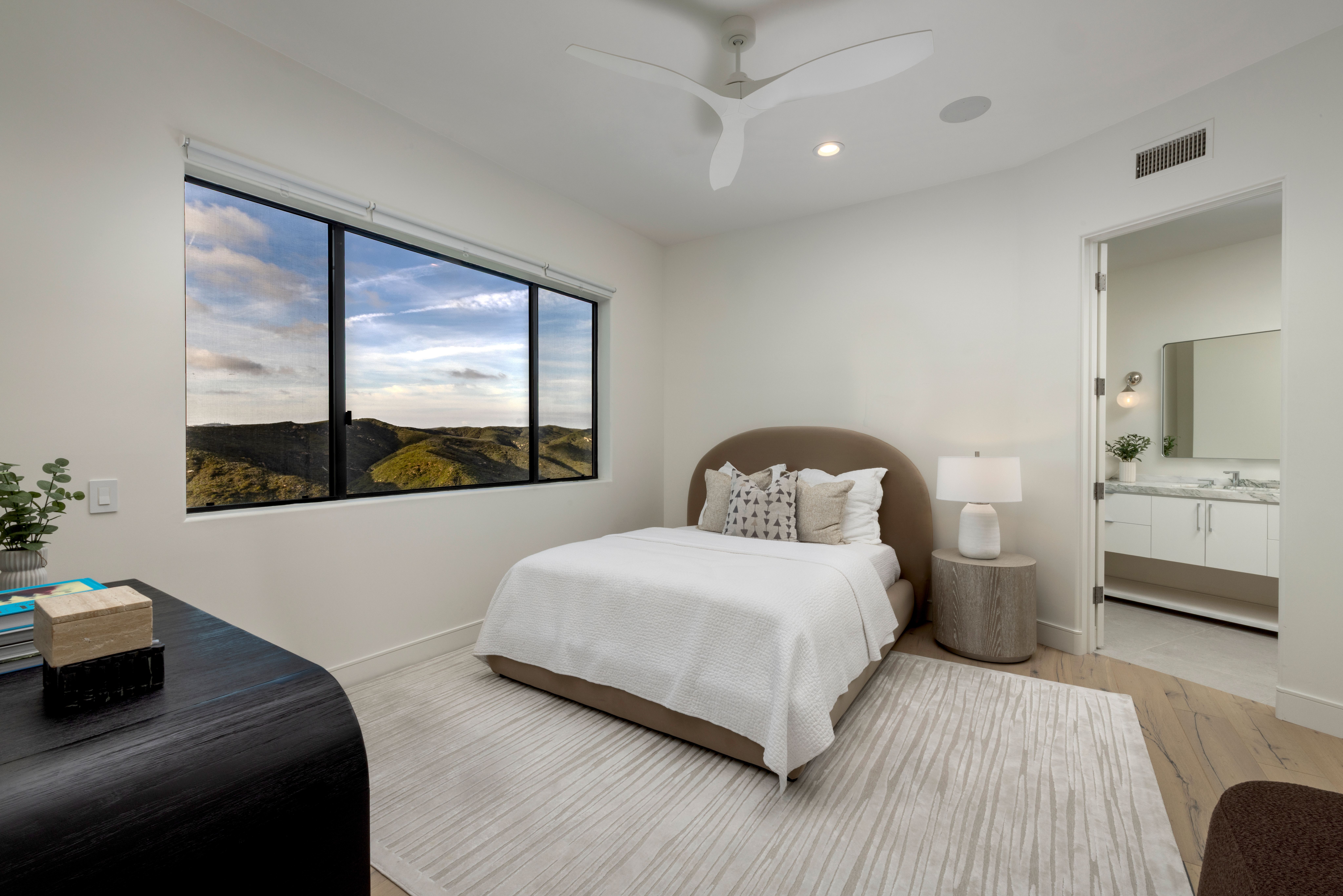 1425 Skyline Drive 