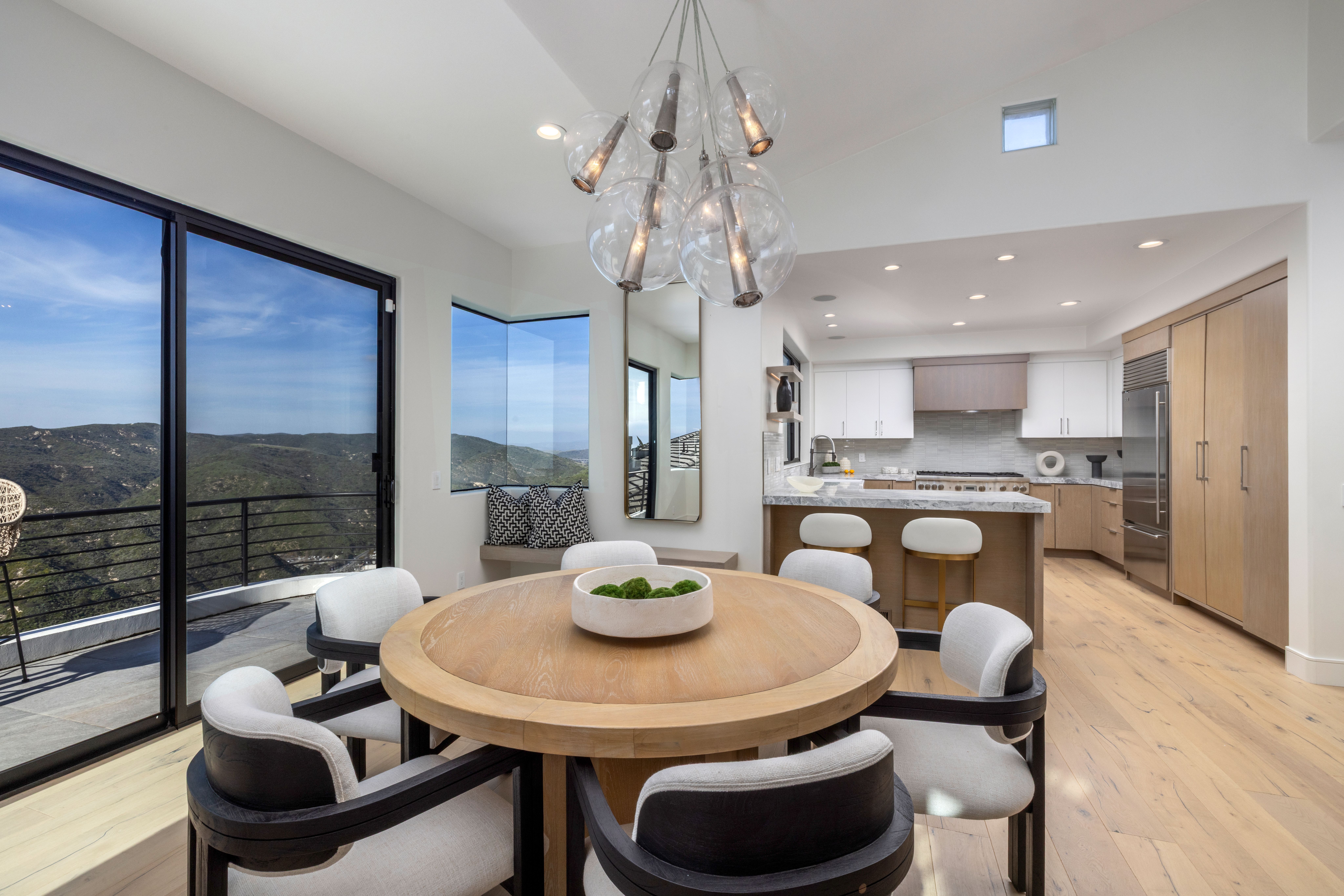 1425 Skyline Drive 