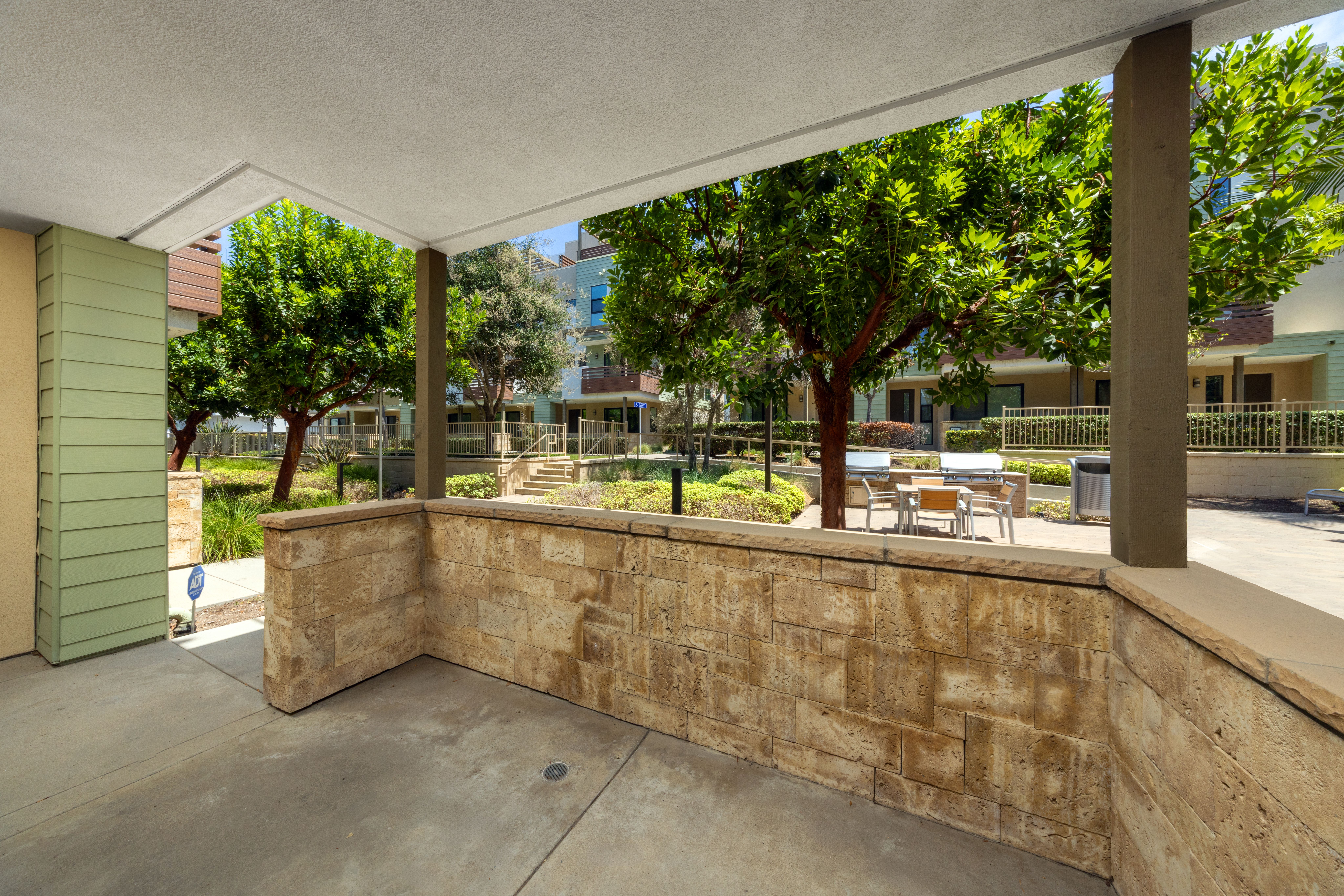 1675 Grand View 