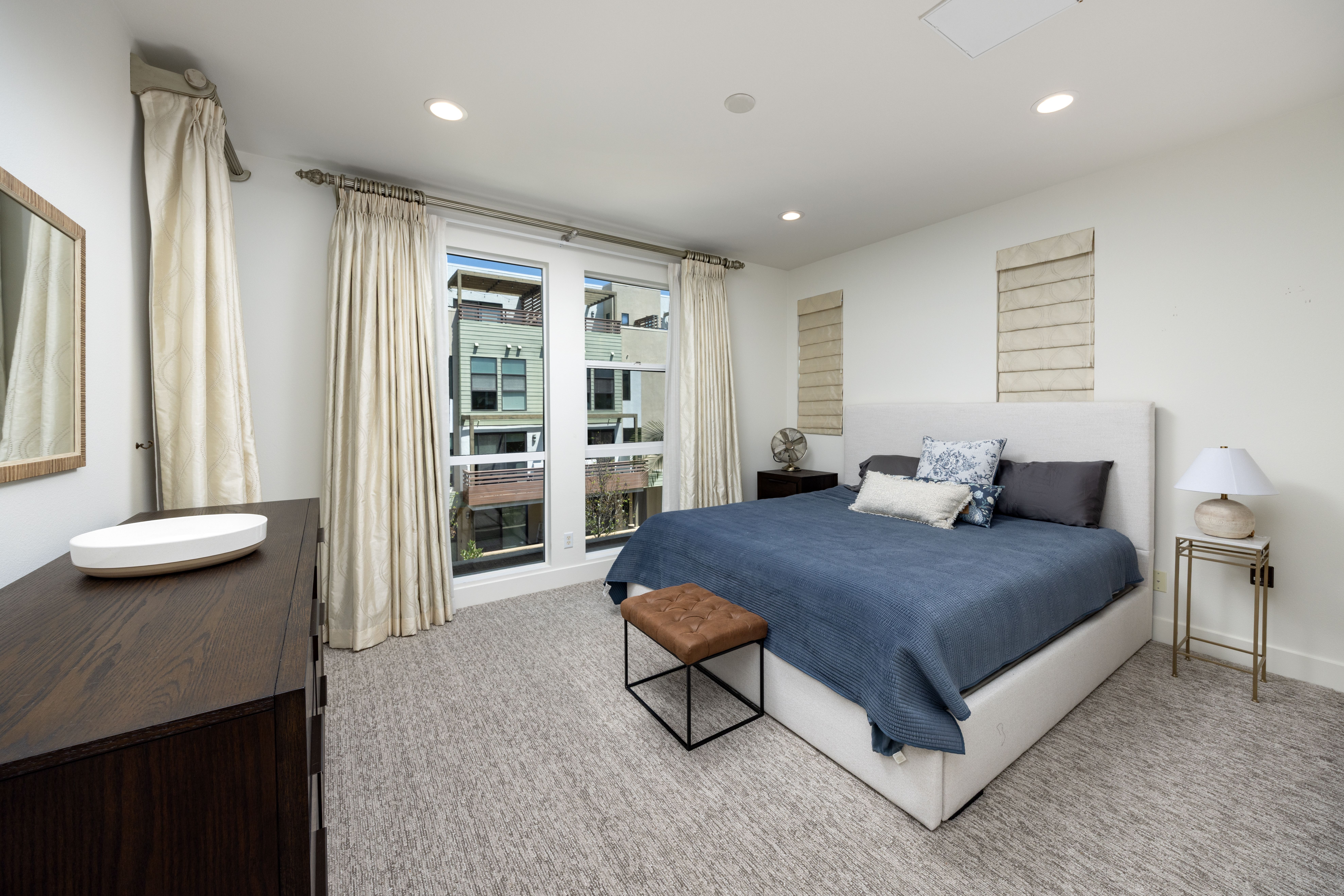 1675 Grand View 