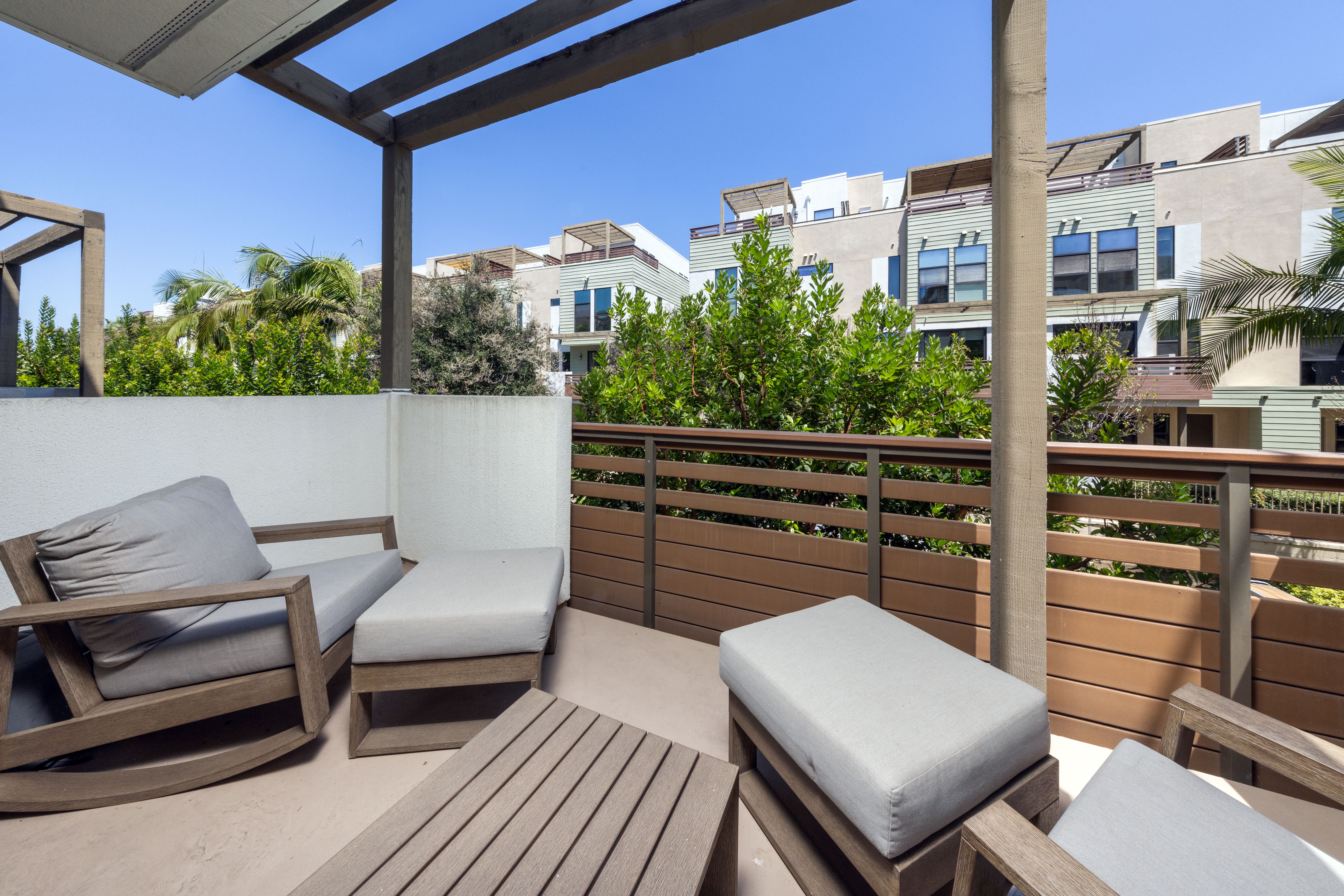 1675 Grand View 