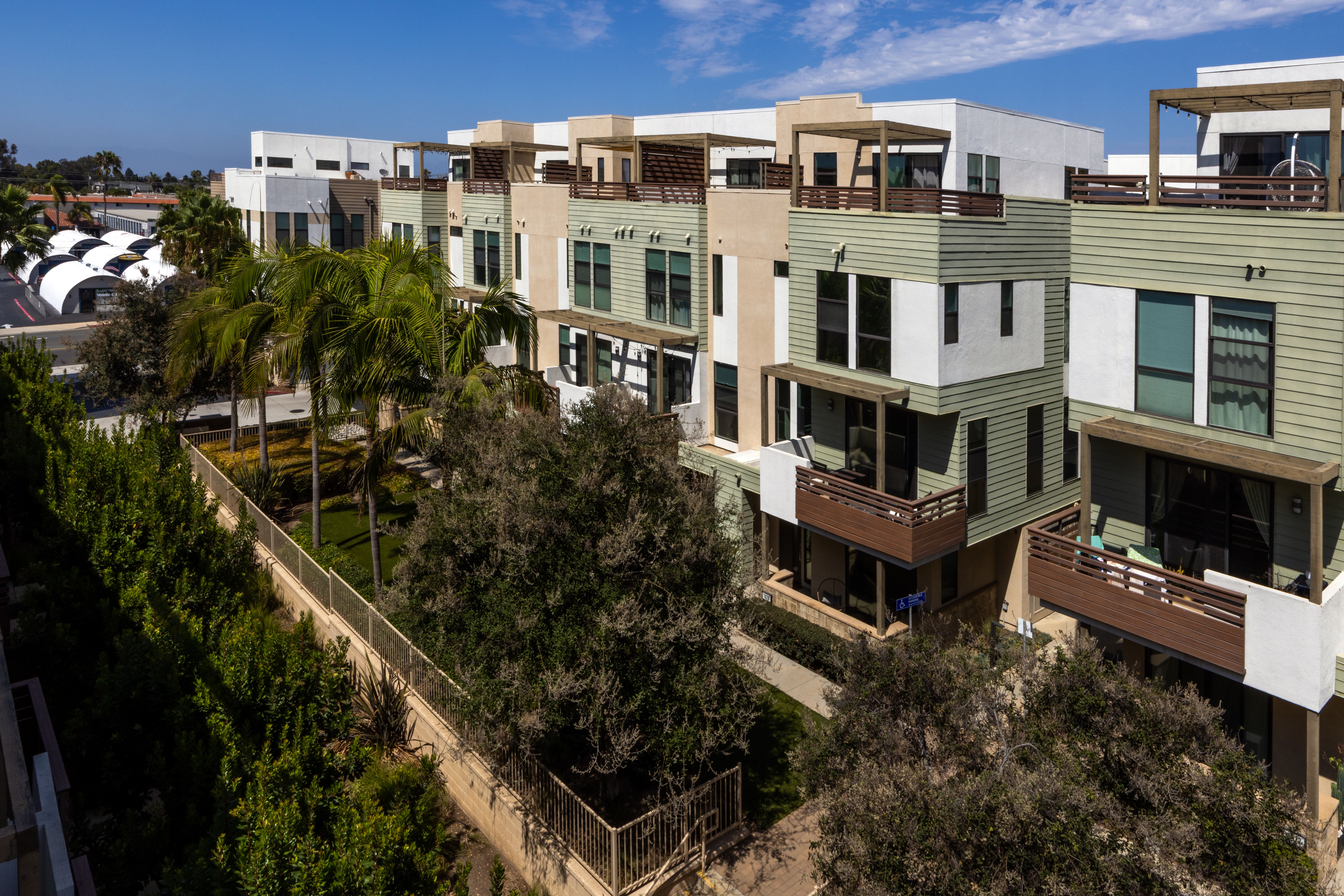 1675 Grand View 