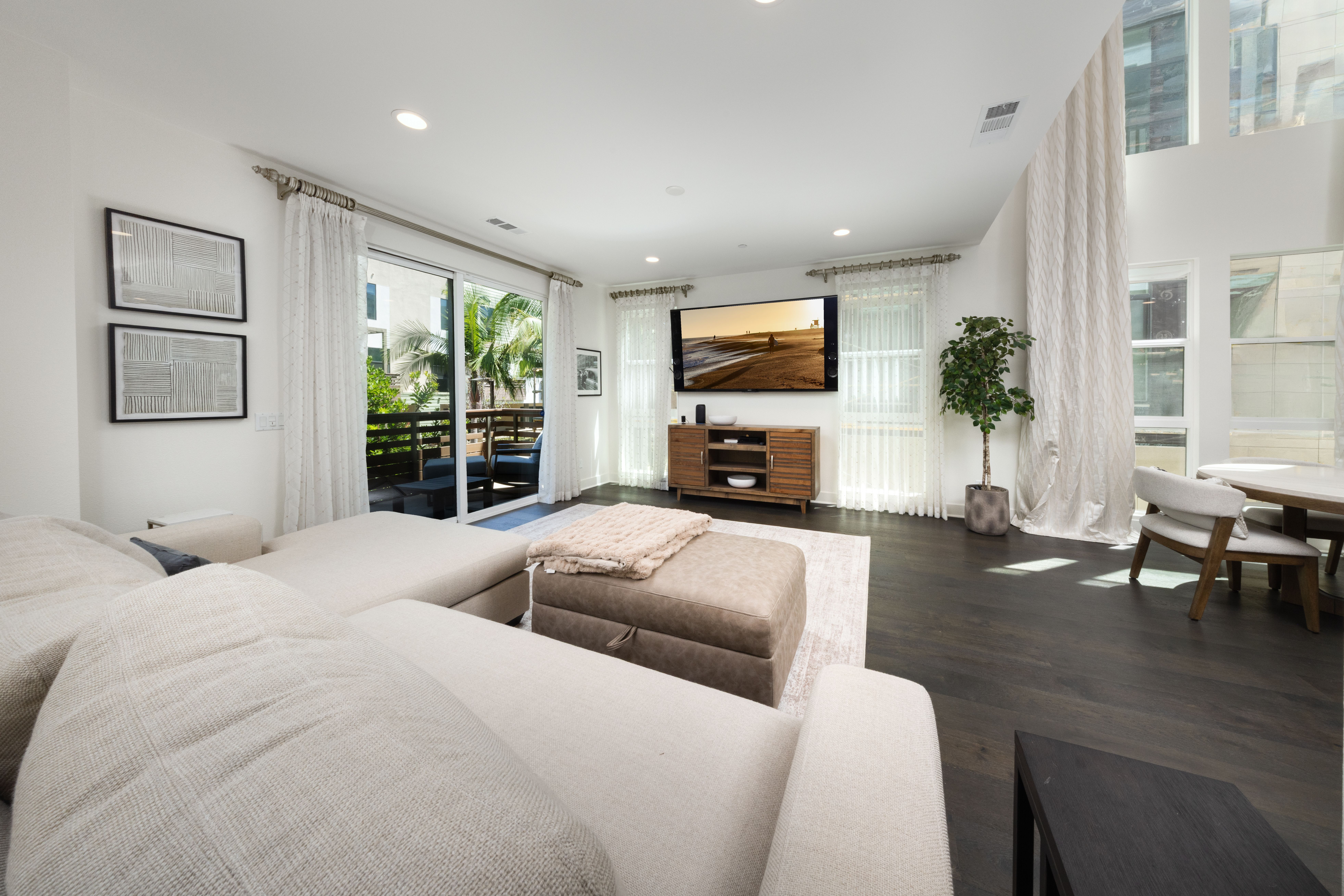 1675 Grand View 