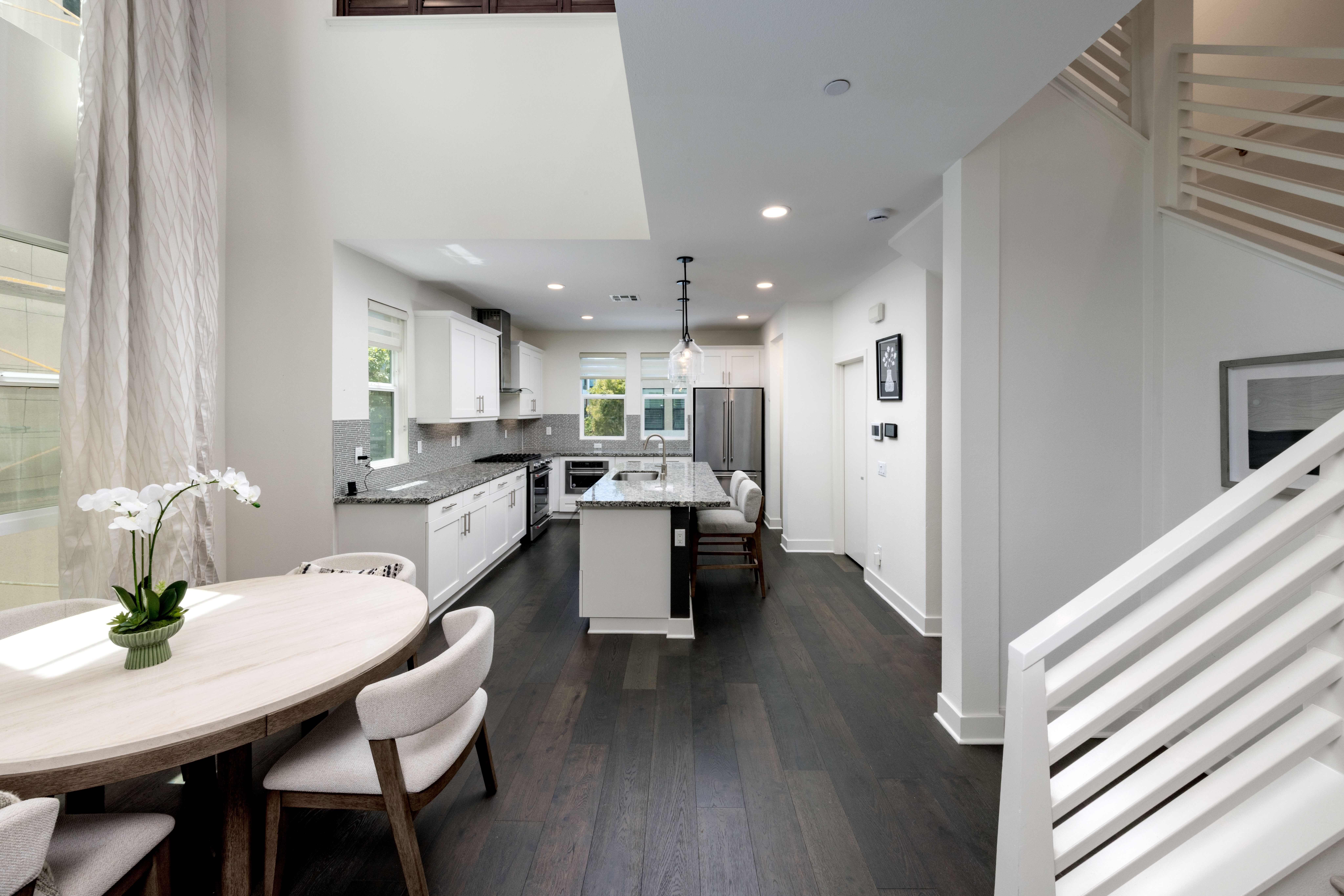 1675 Grand View 