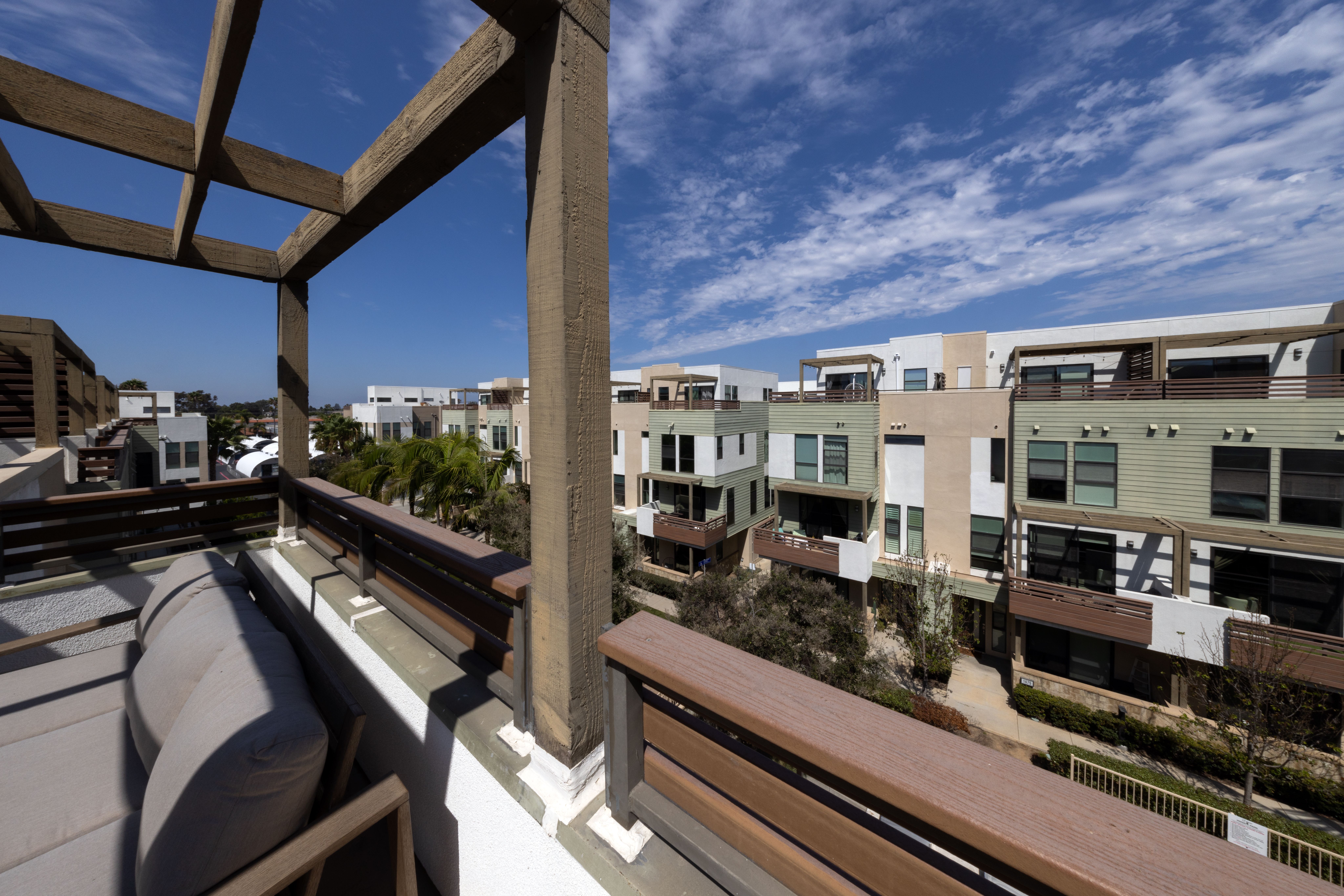 1675 Grand View 