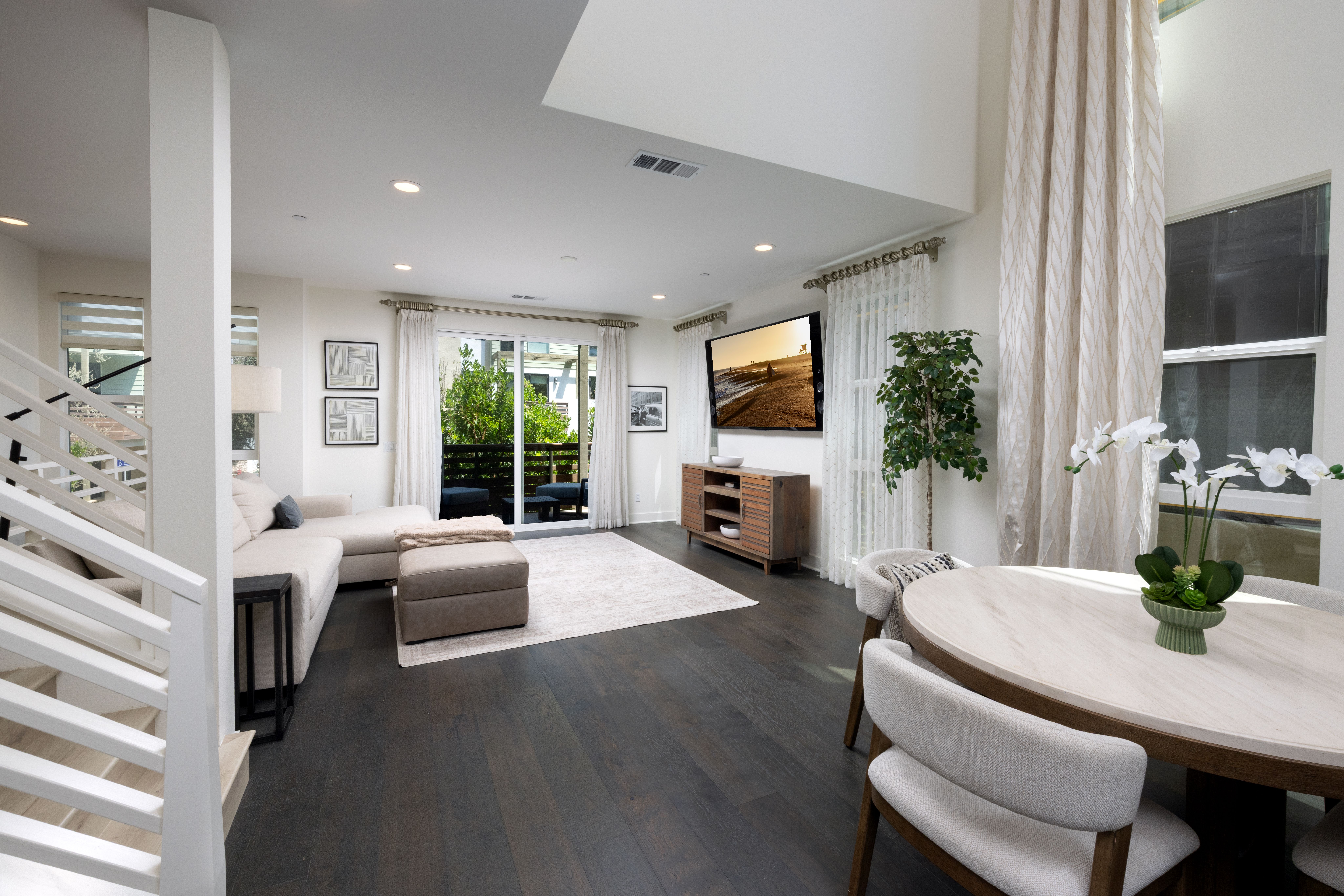 1675 Grand View 