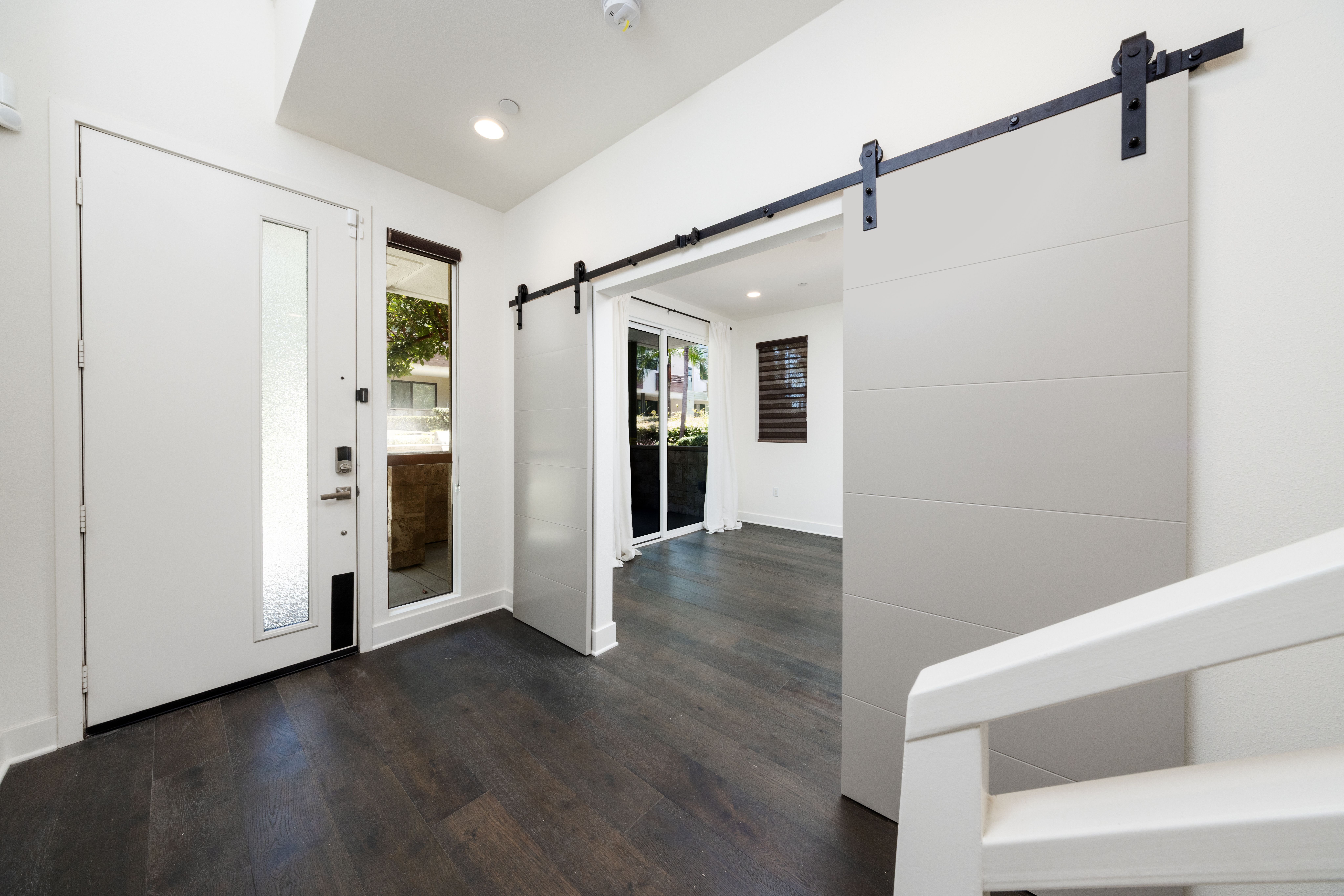 1675 Grand View 