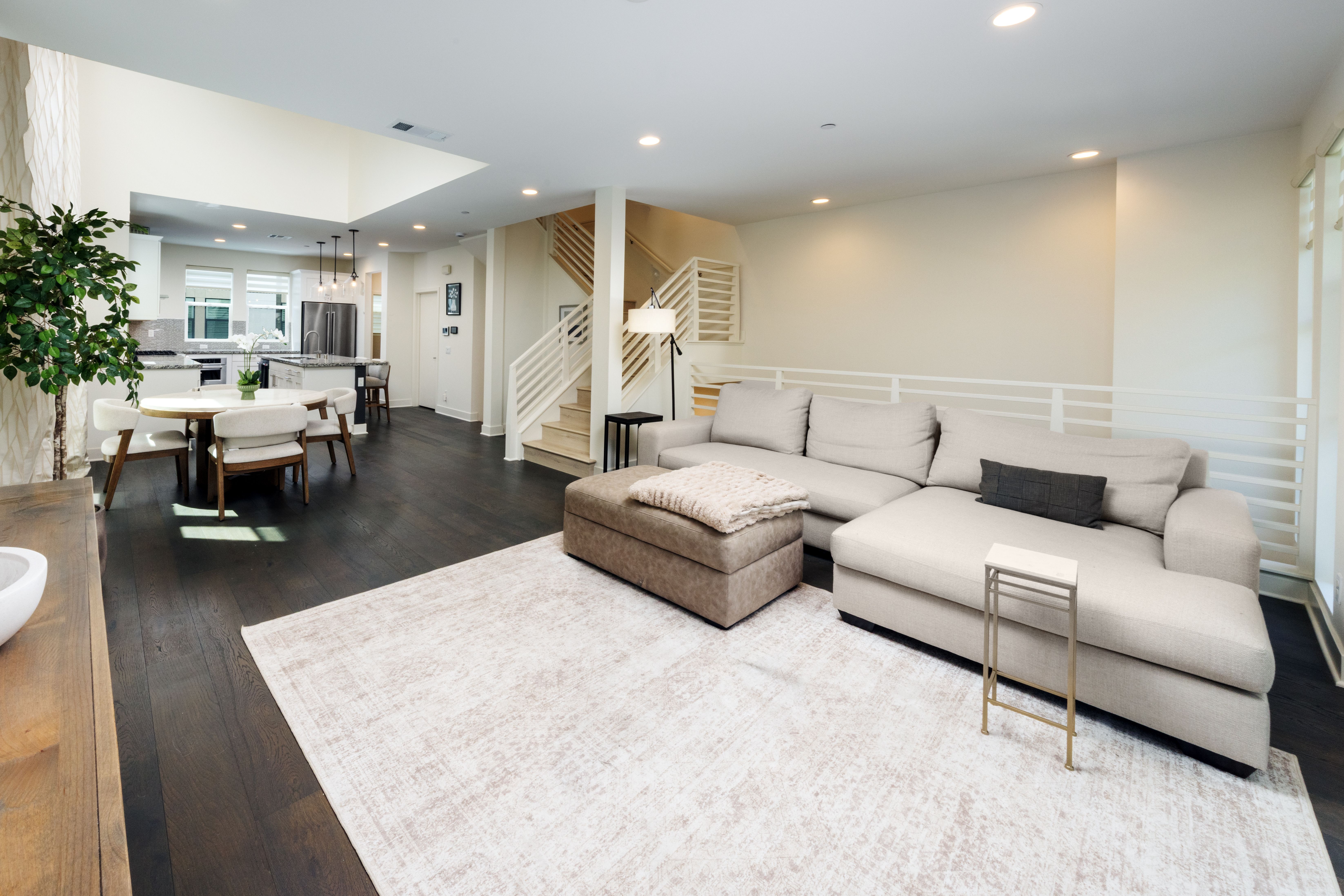 1675 Grand View 