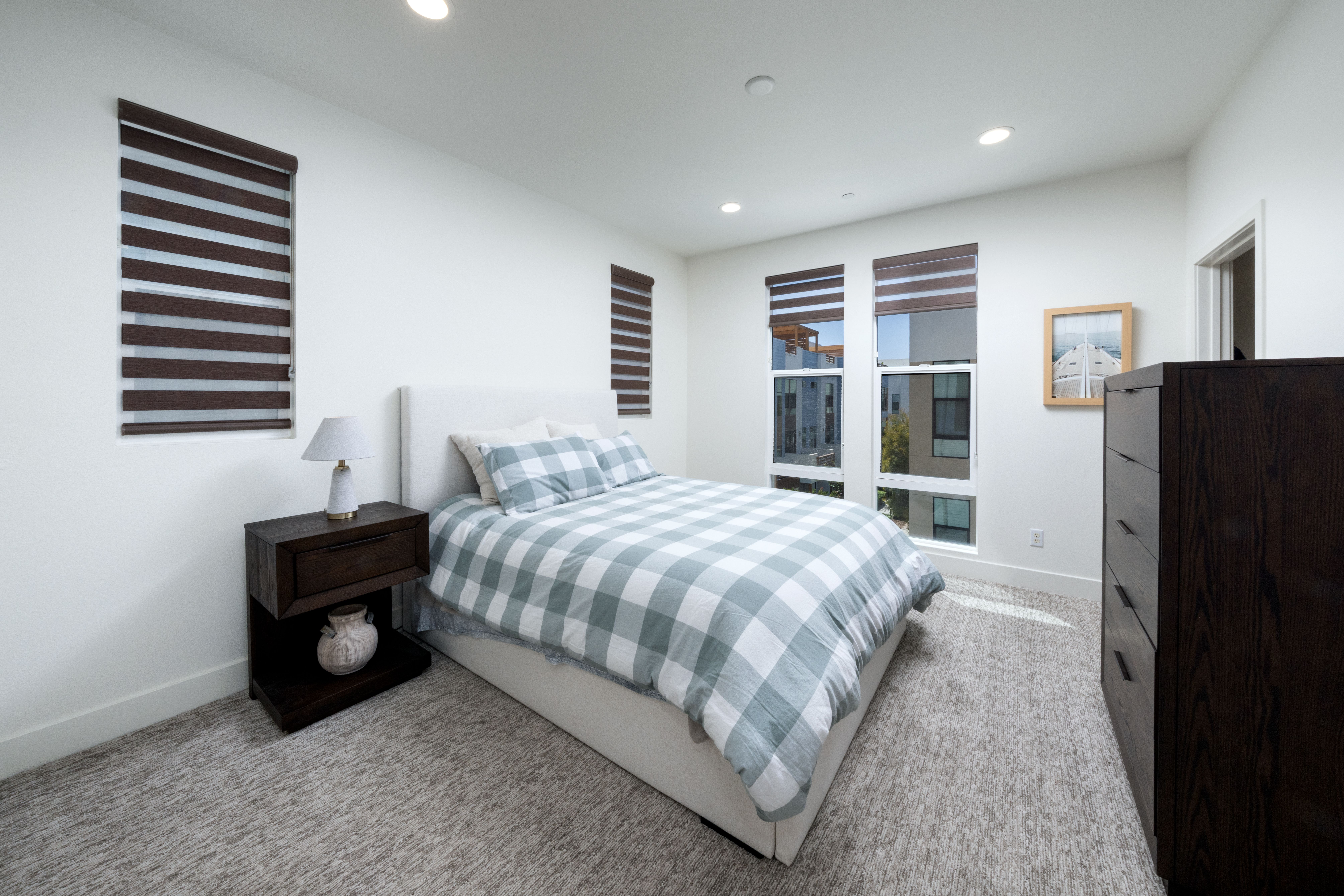 1675 Grand View 