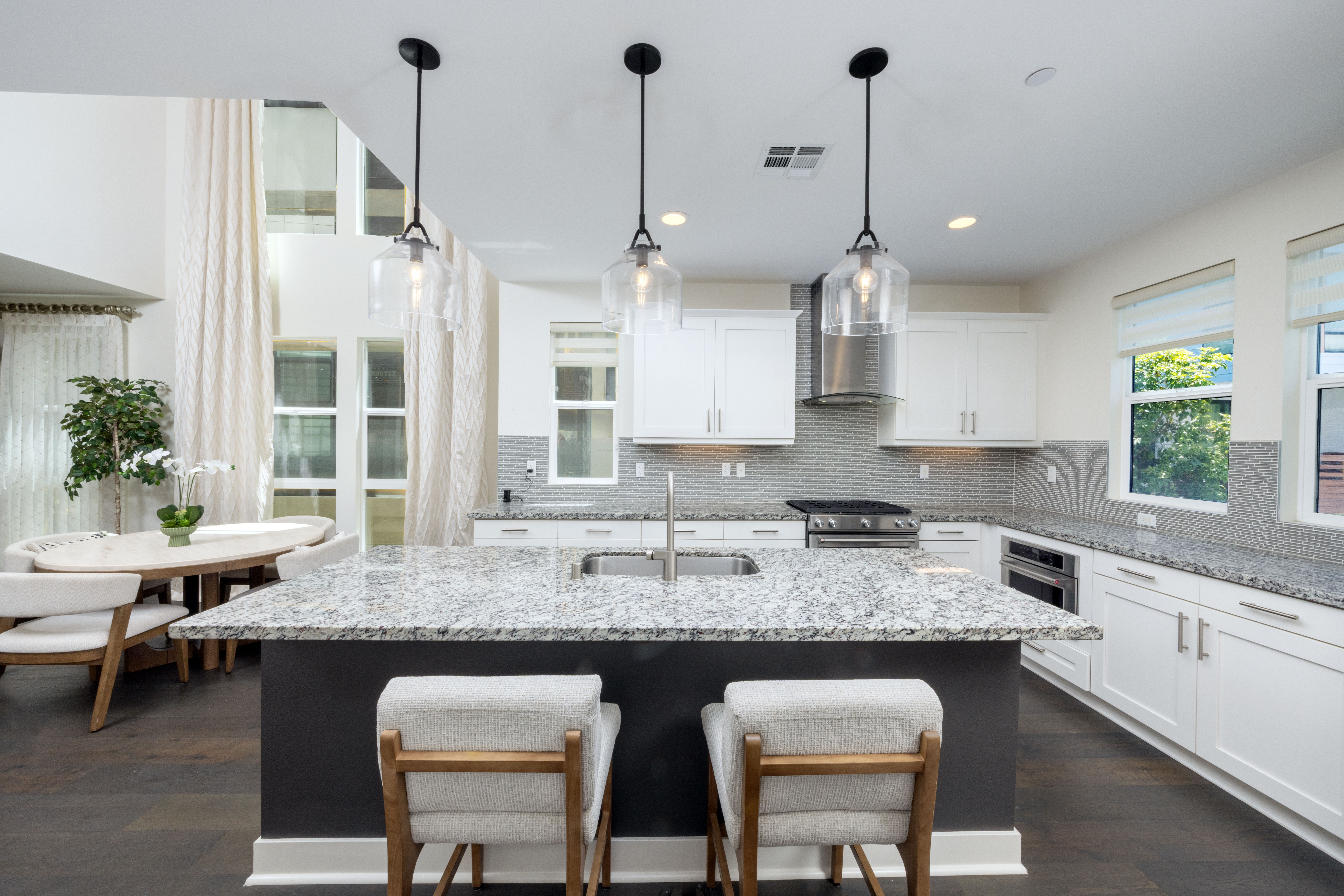 1675 Grand View 