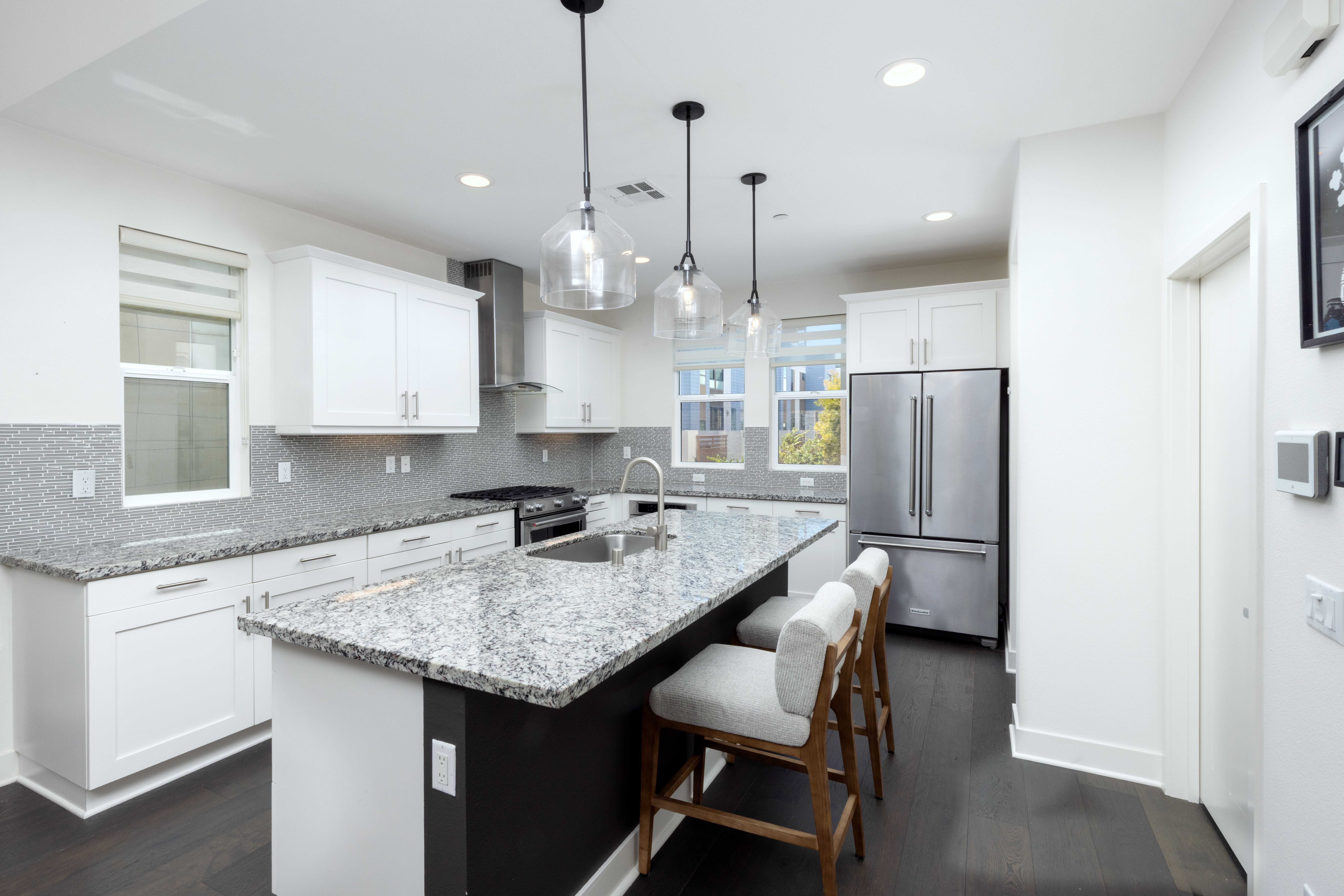 1675 Grand View 
