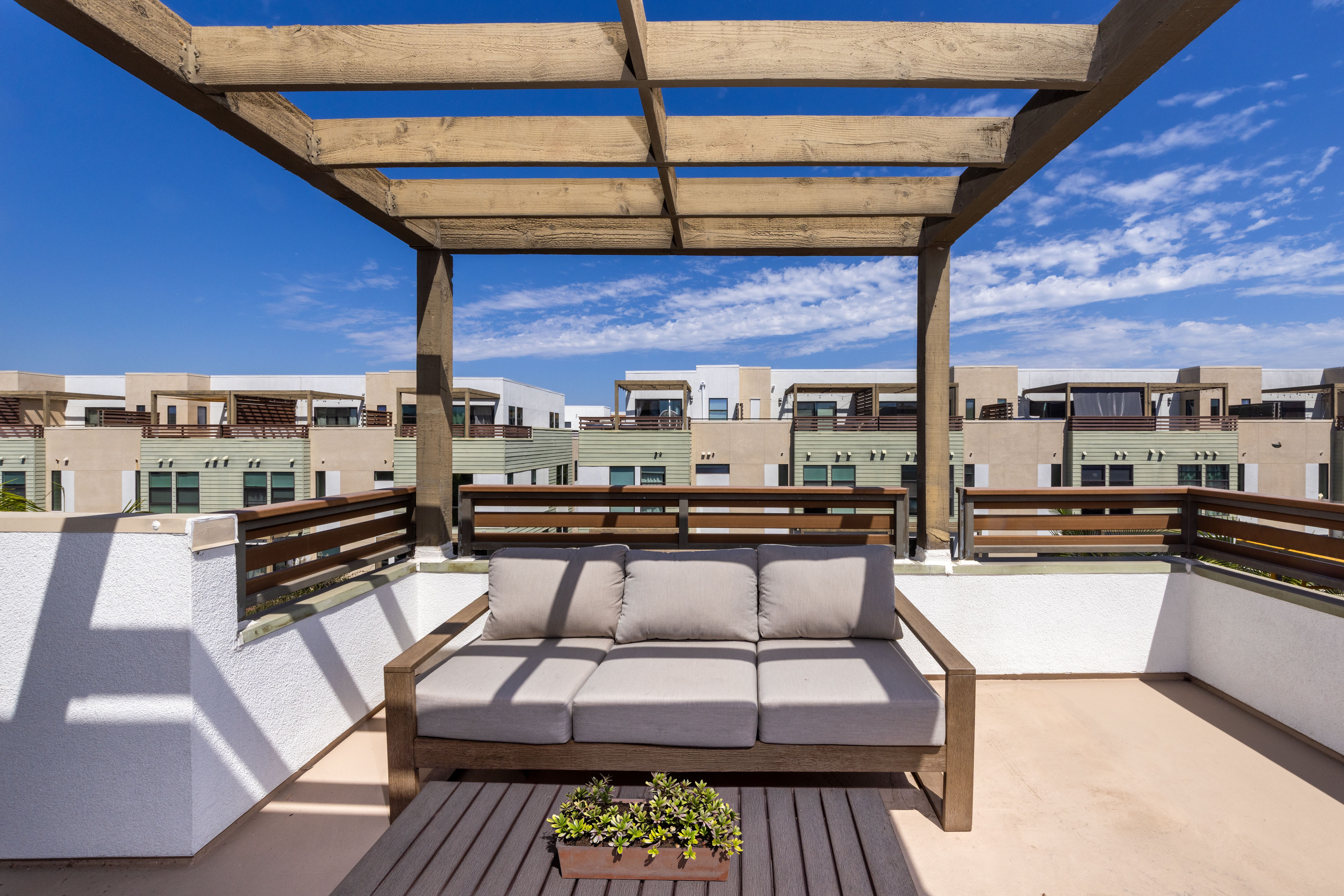 1675 Grand View 