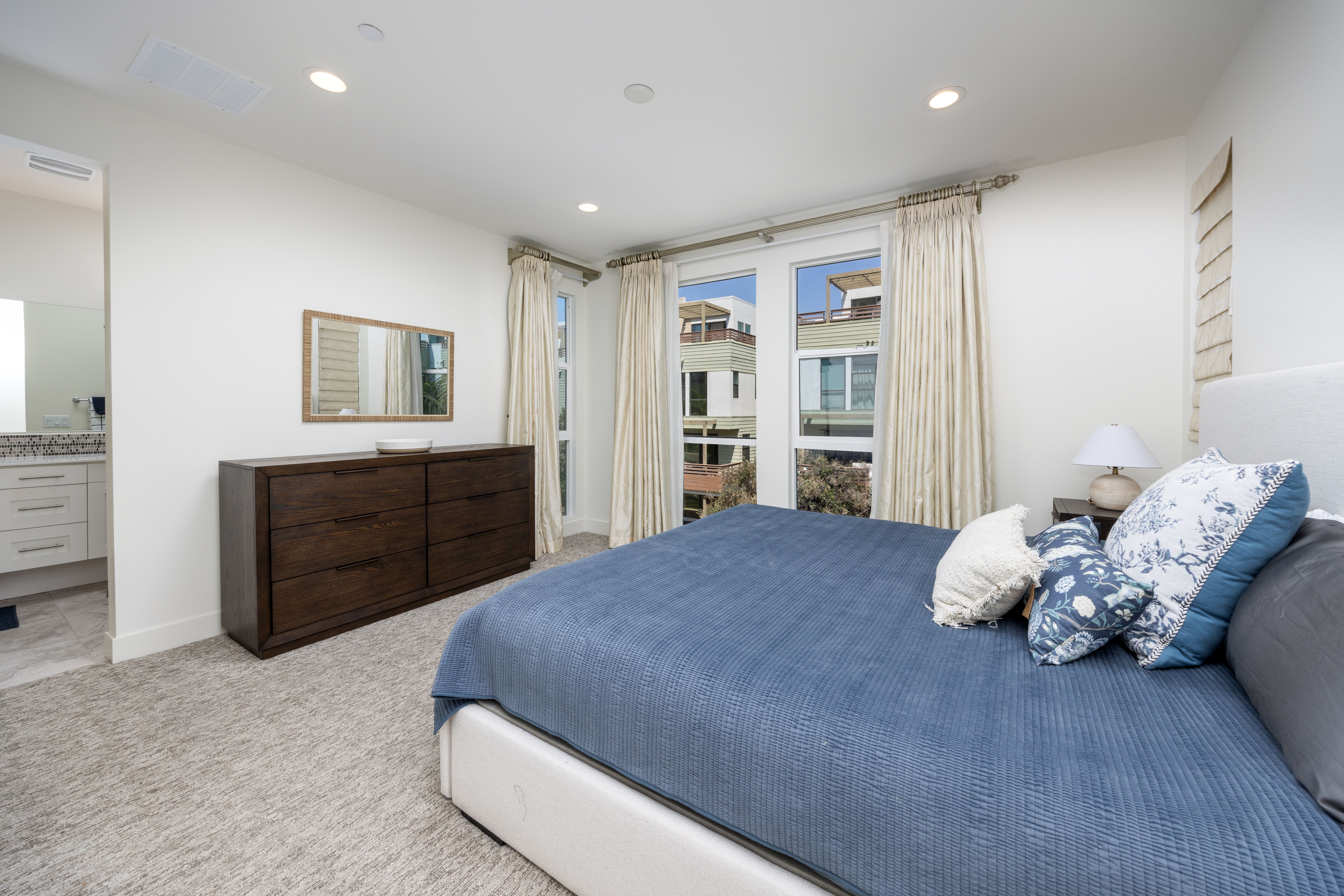 1675 Grand View 
