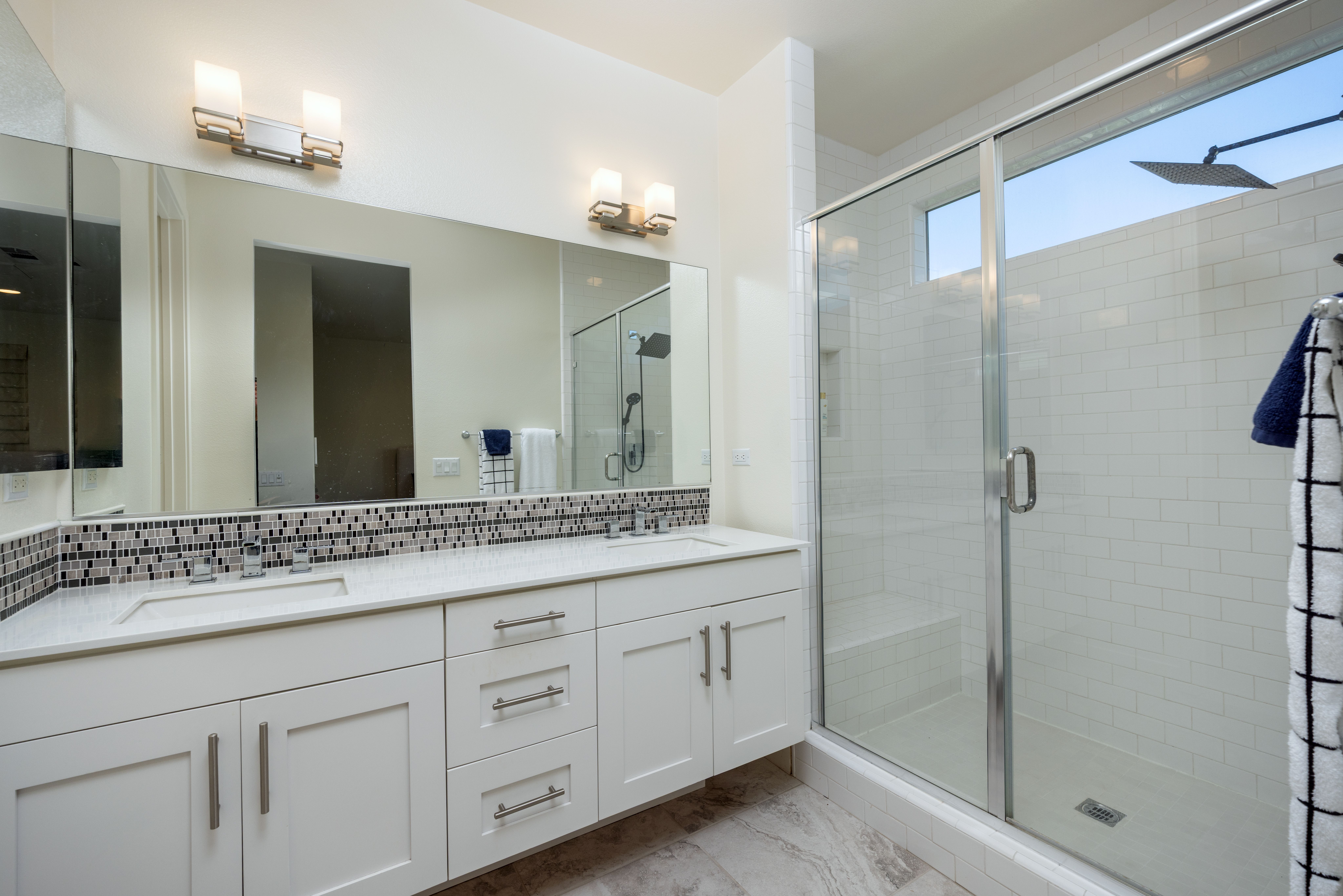 1675 Grand View 