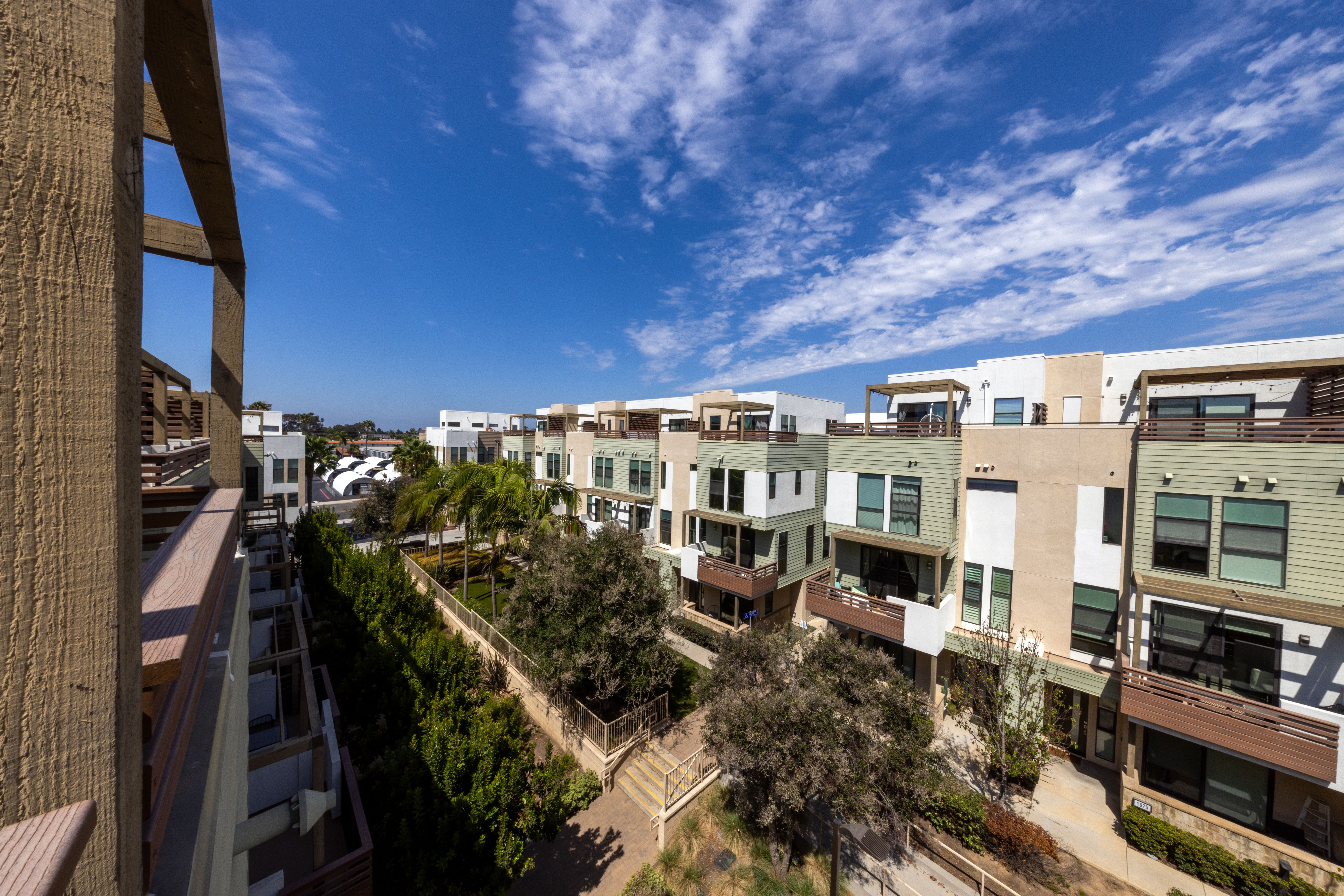 1675 Grand View 