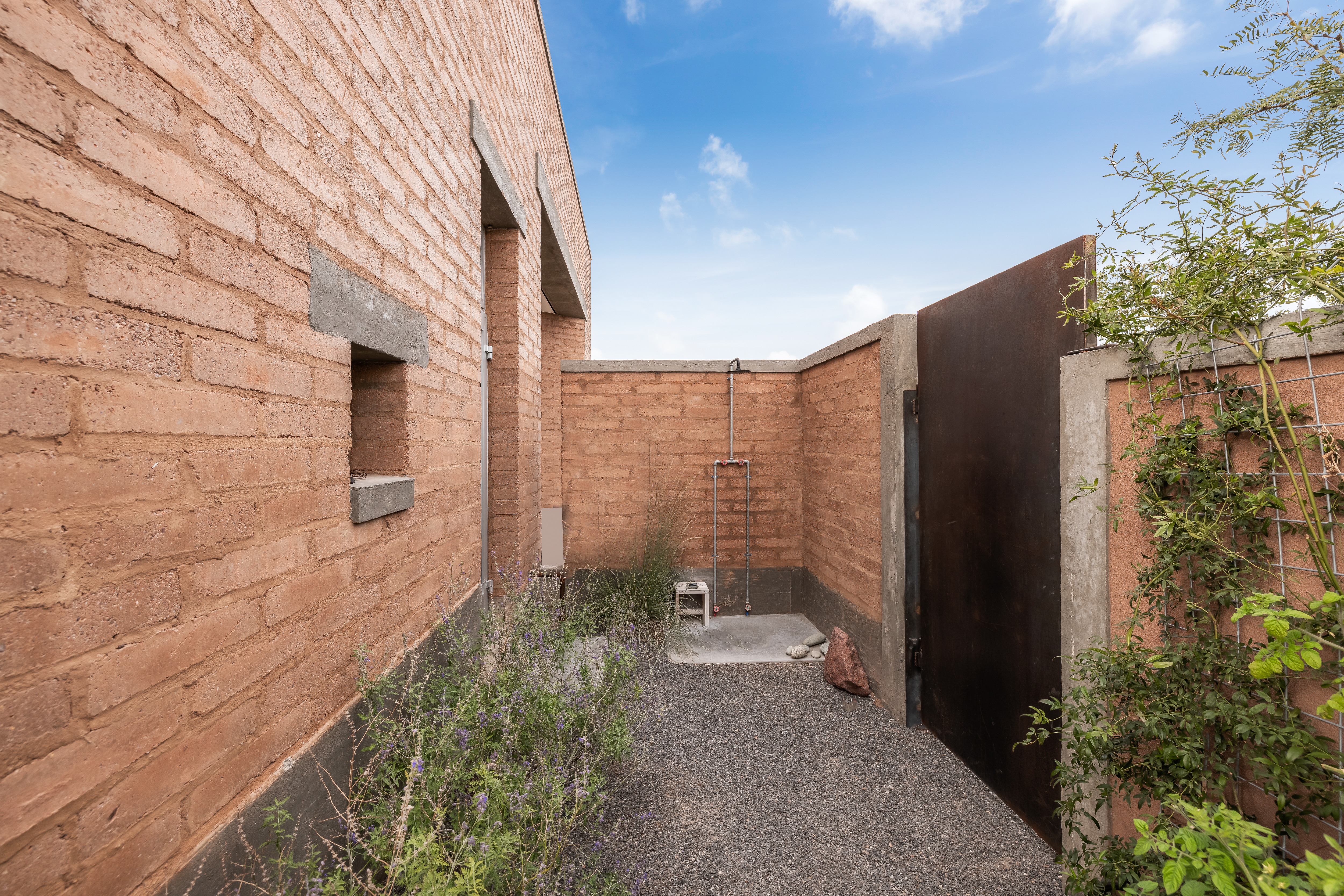 503 E. Salgado Street
