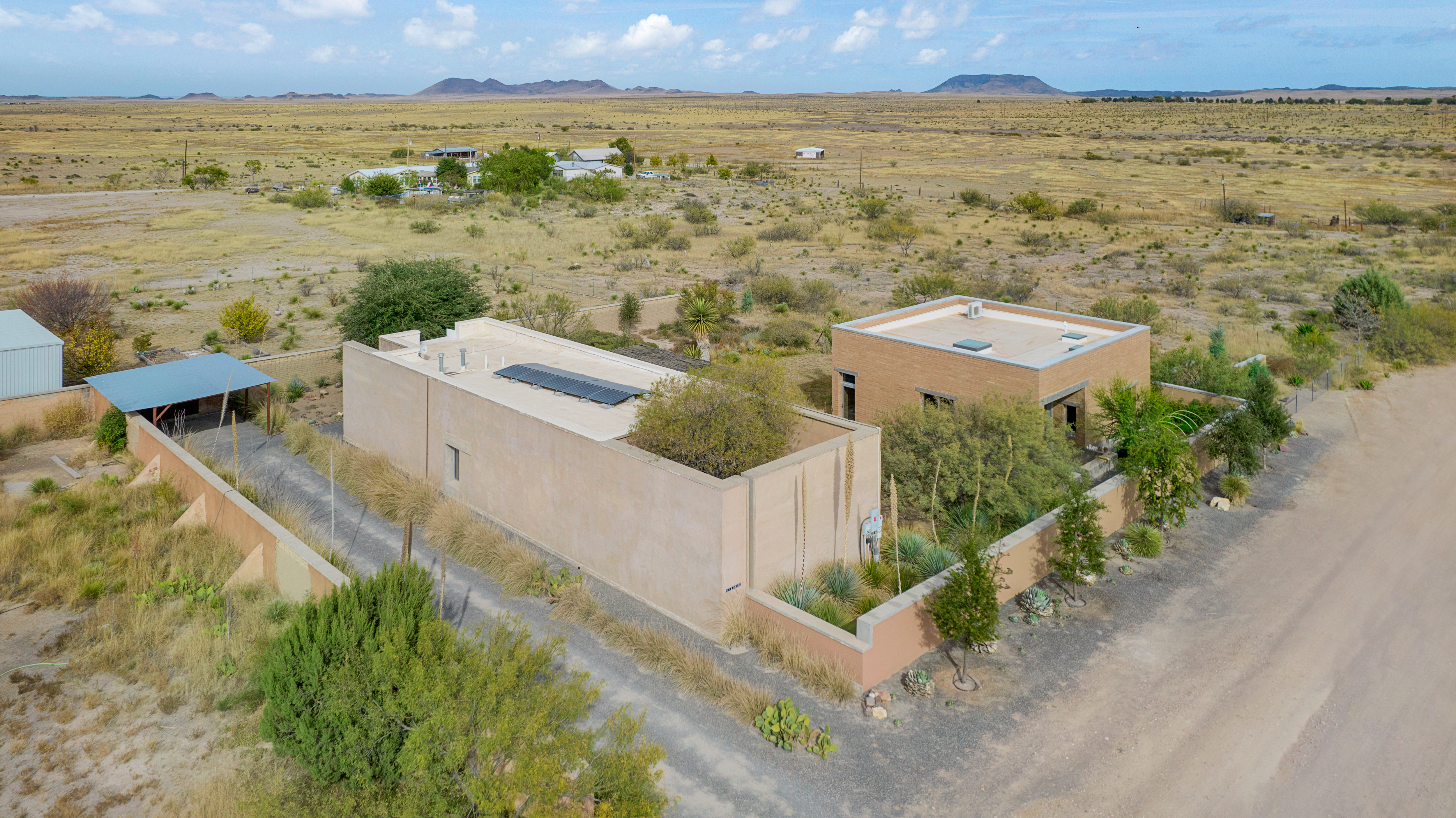 503 E. Salgado Street