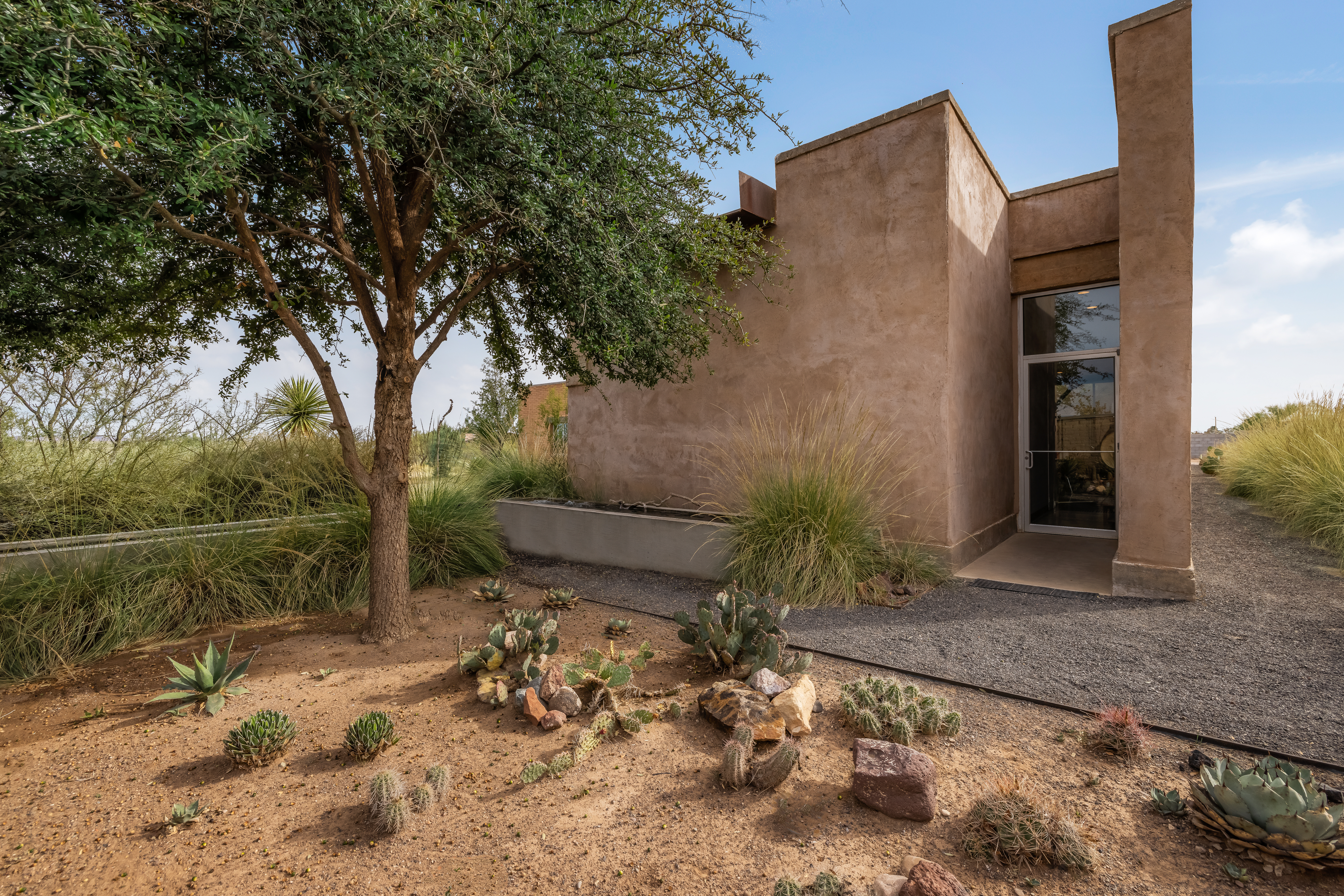 503 E. Salgado Street
