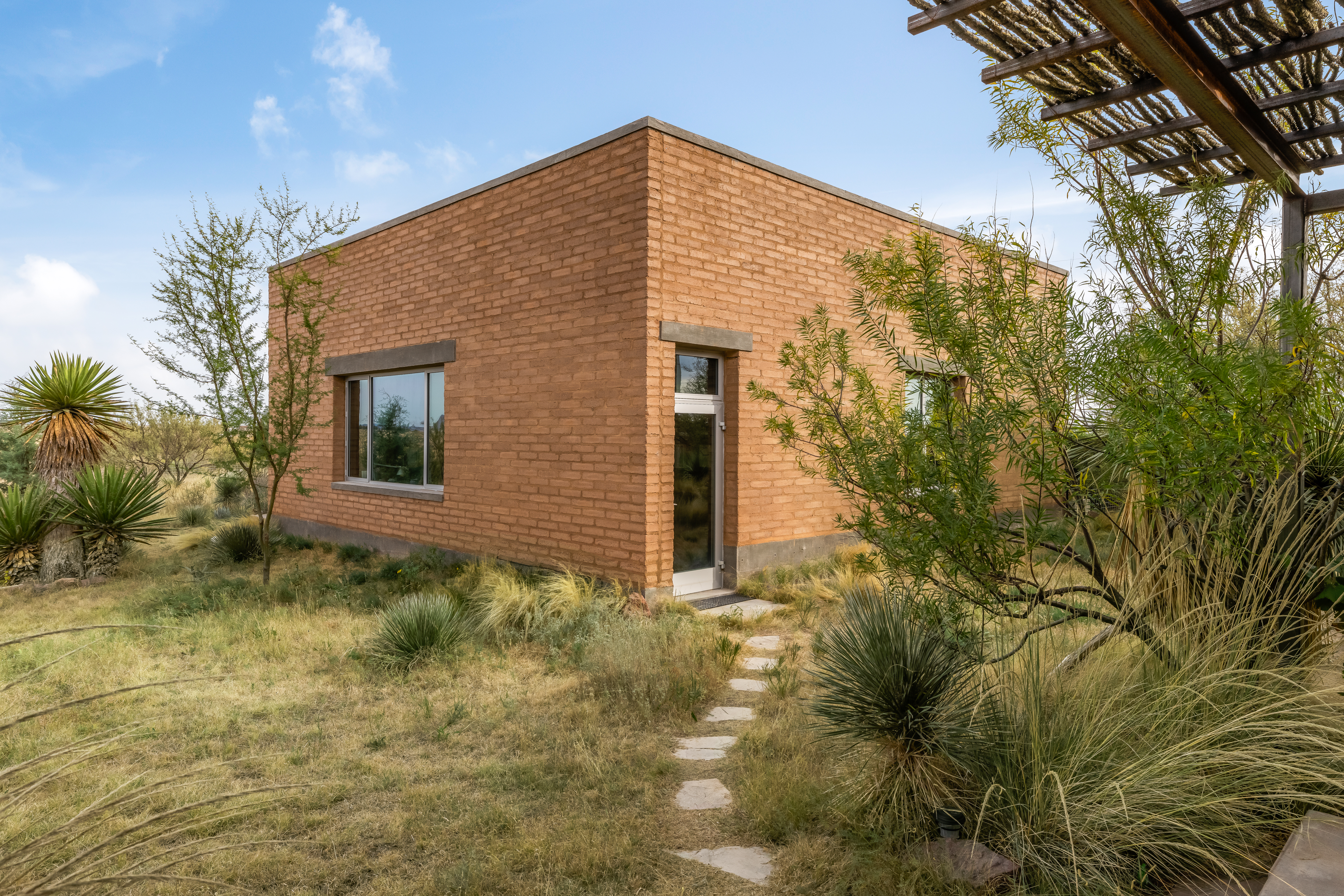 503 E. Salgado Street