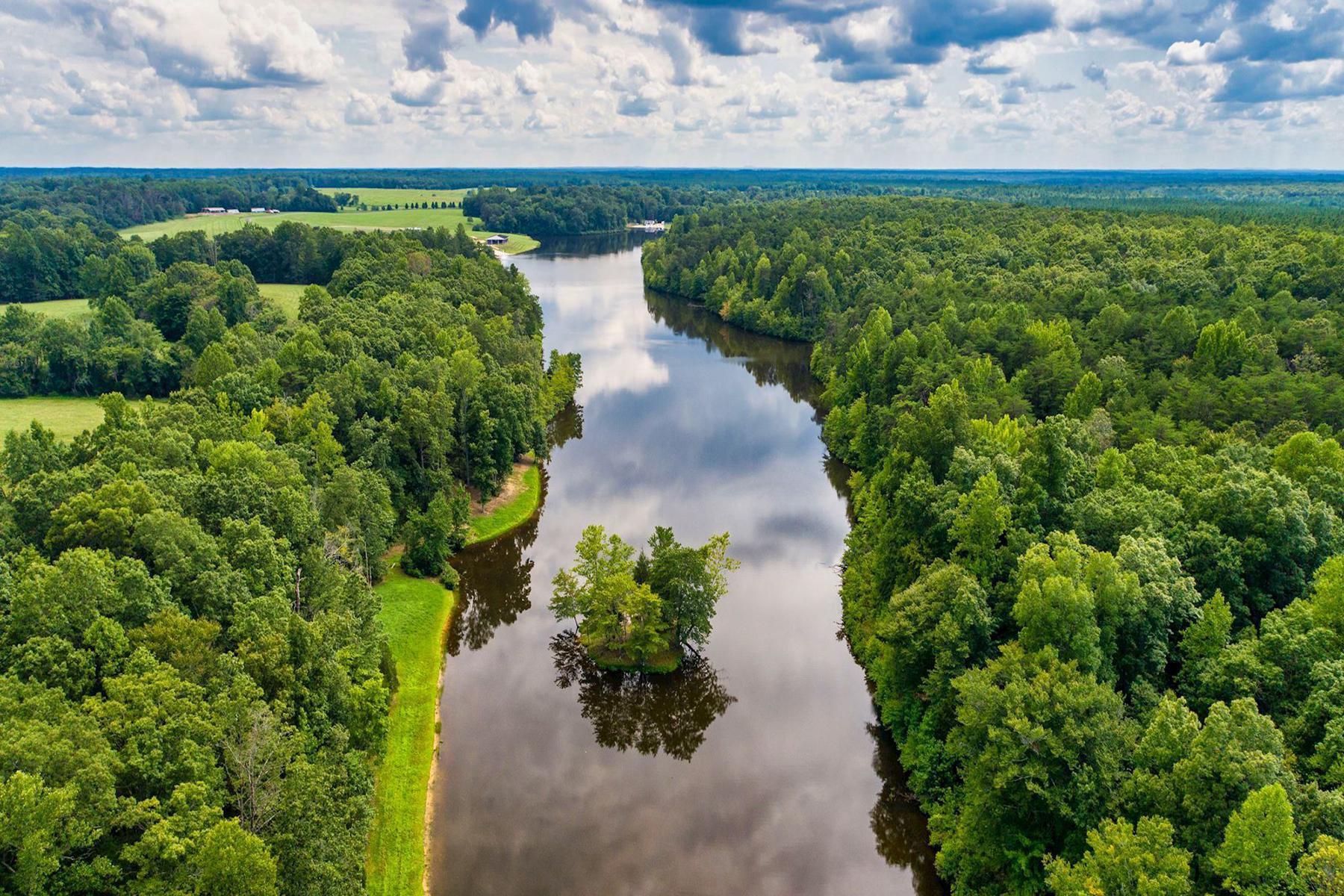 6887 Blenheim Road, Scottsville, VA