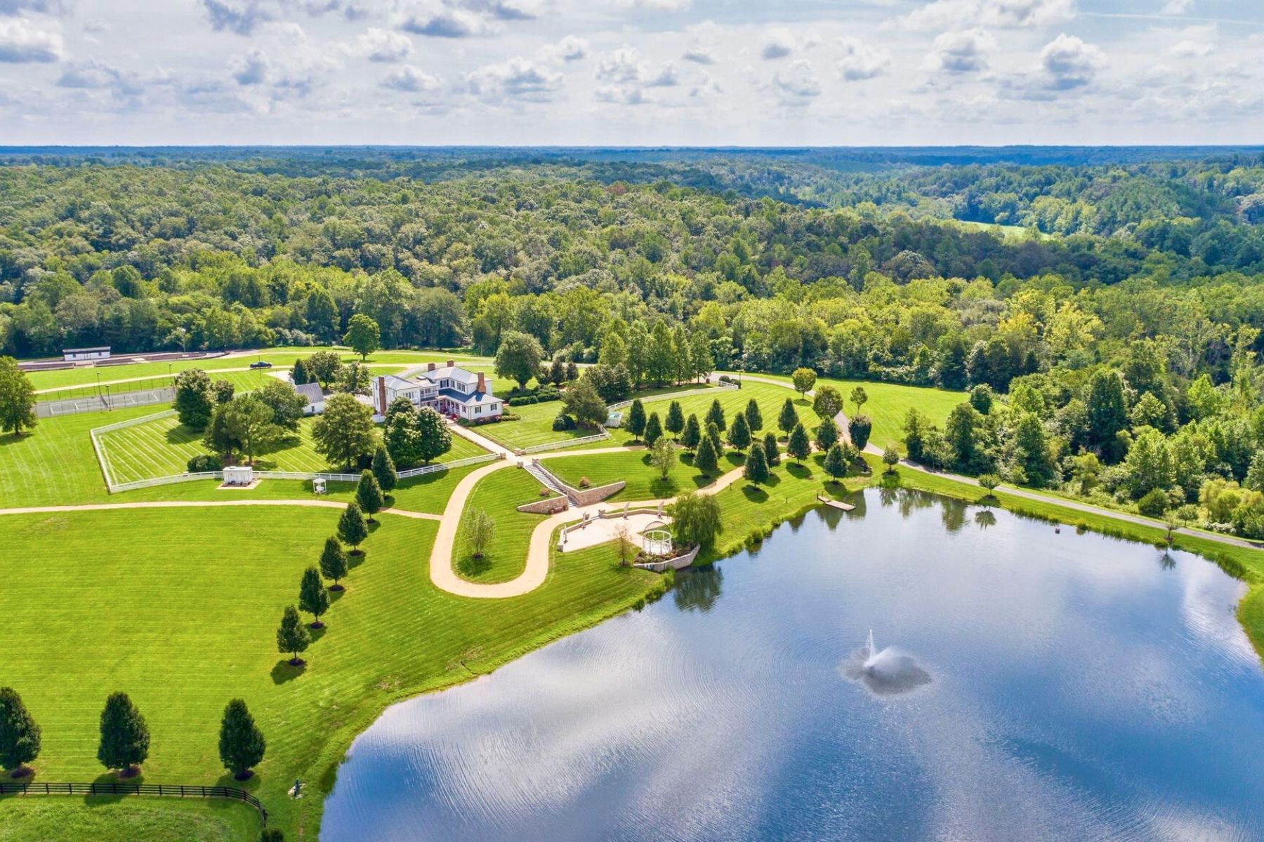6887 Blenheim Road, Scottsville, VA