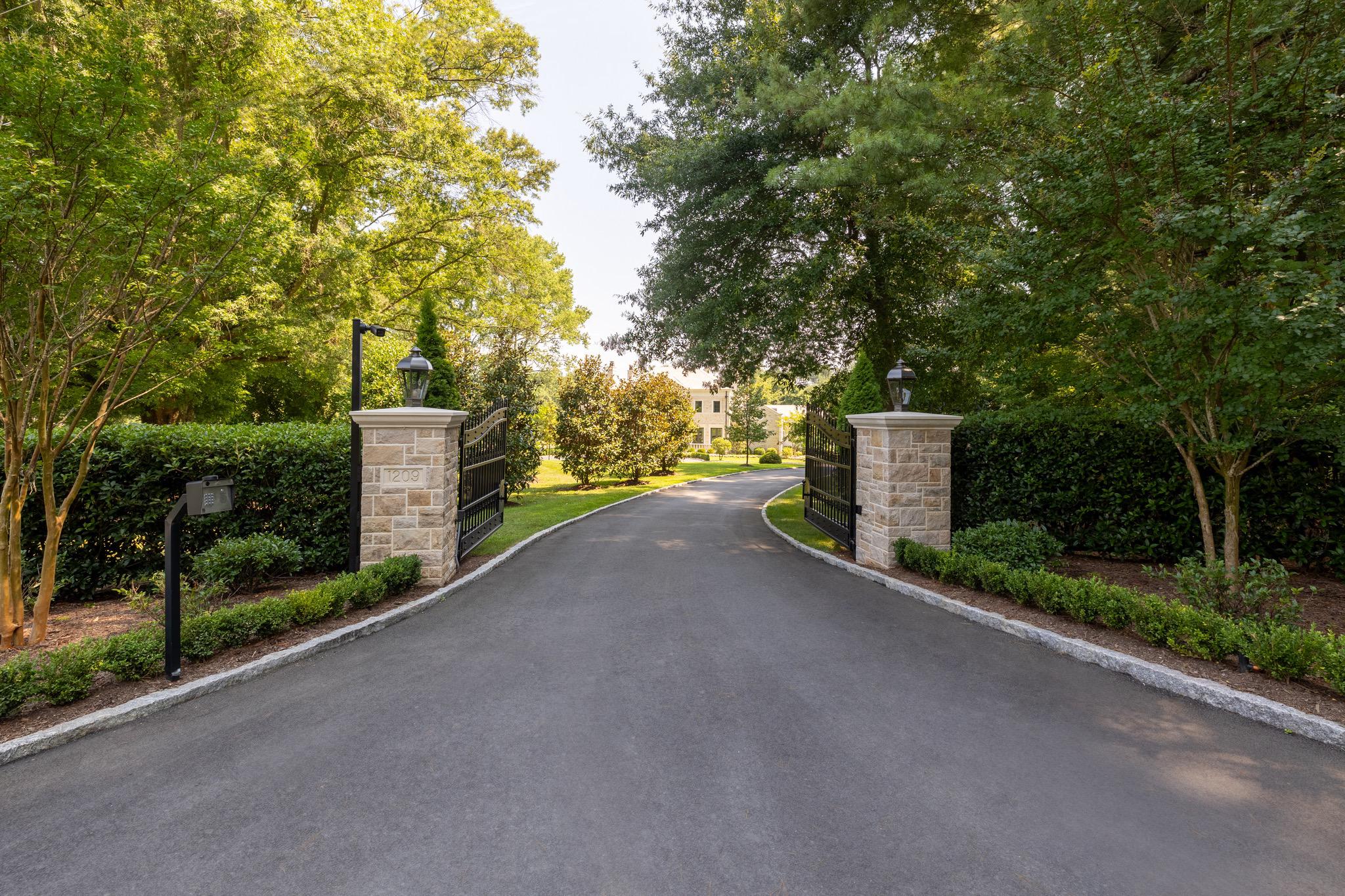 1209 Towlston Road 
