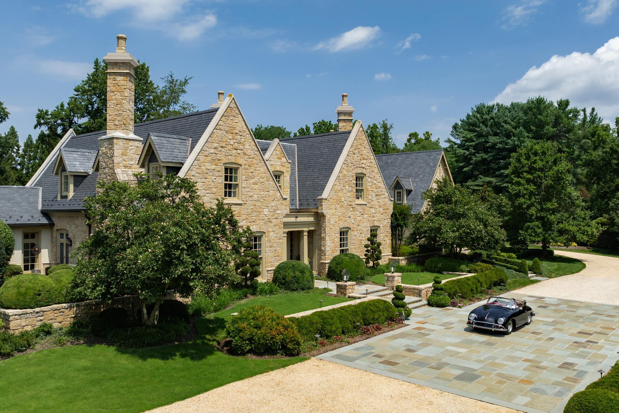 576 Innsbruck Avenue, Great Falls, VA