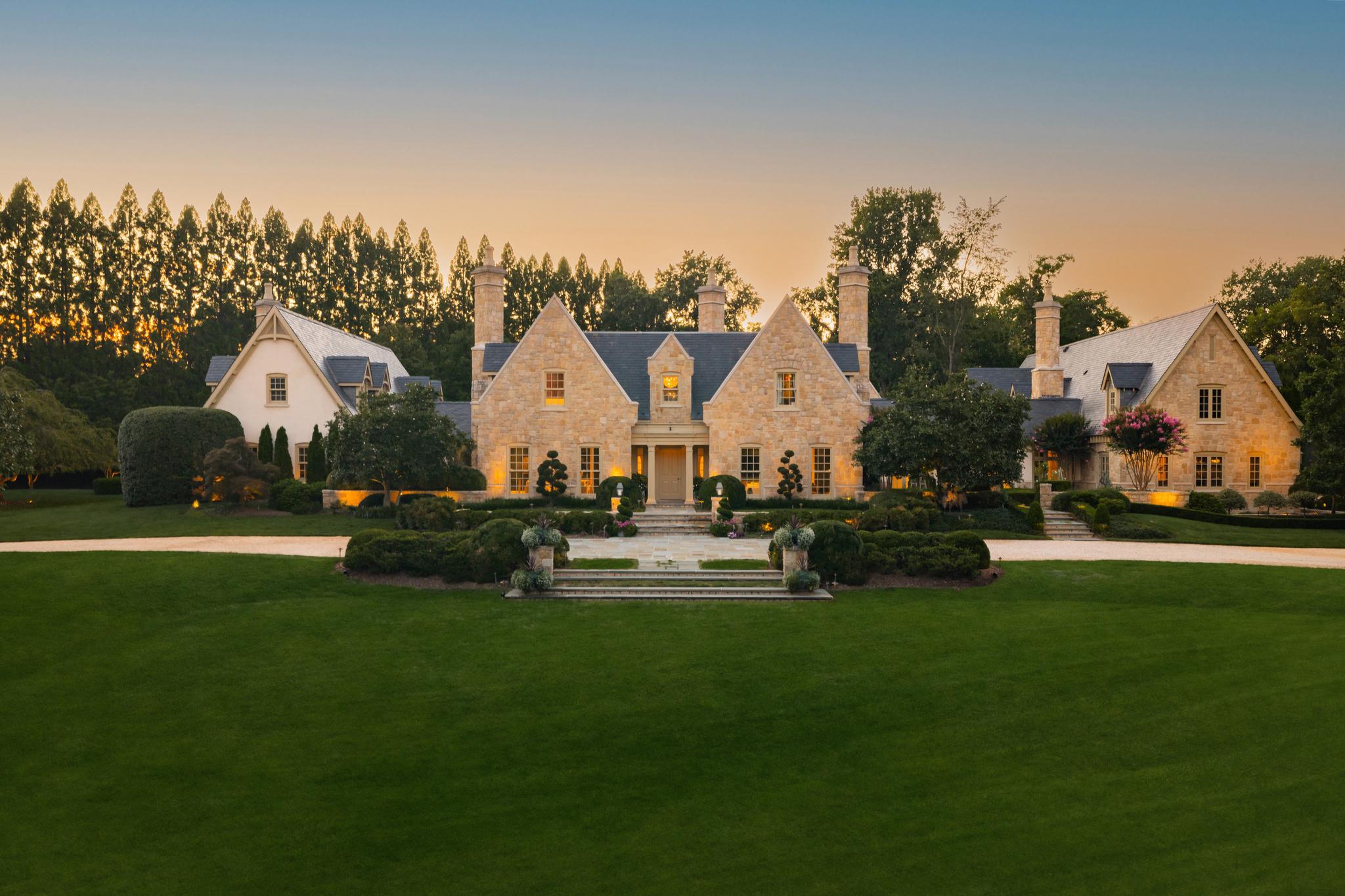 576 Innsbruck Avenue, Great Falls, VA