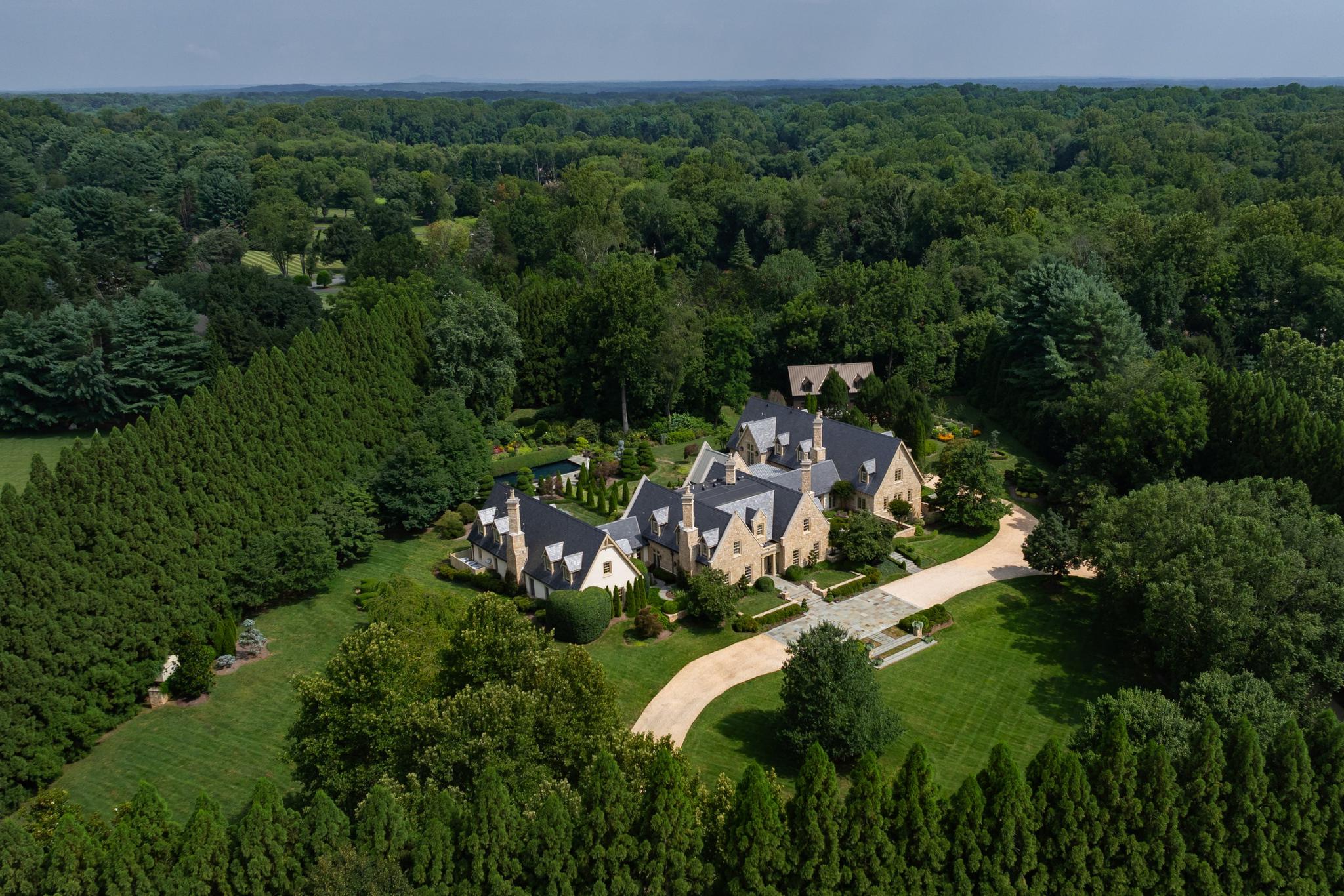 576 Innsbruck Avenue, Great Falls, VA