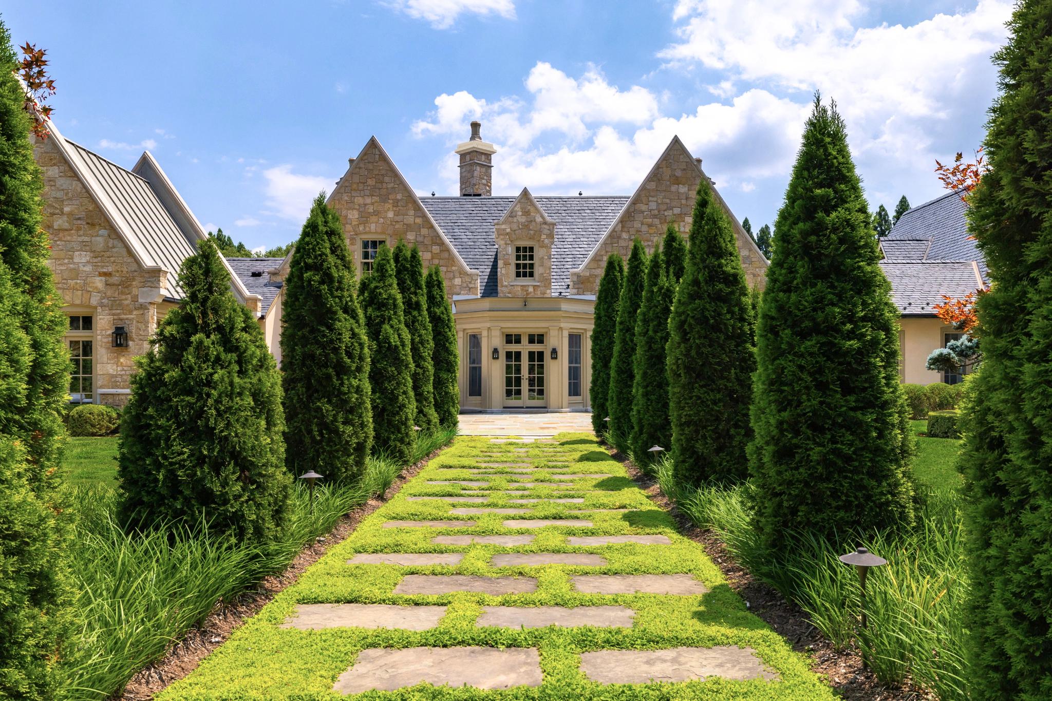 576 Innsbruck Avenue, Great Falls, VA