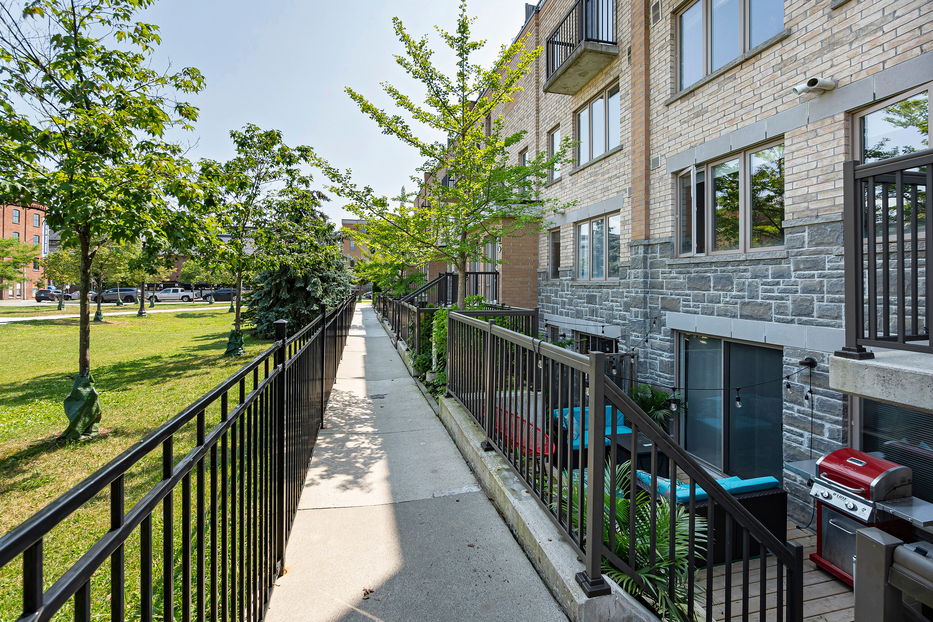 16 Foundry Ave #102