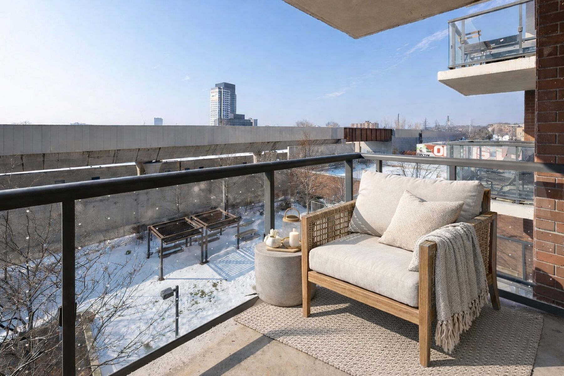 1420 Dupont St  512