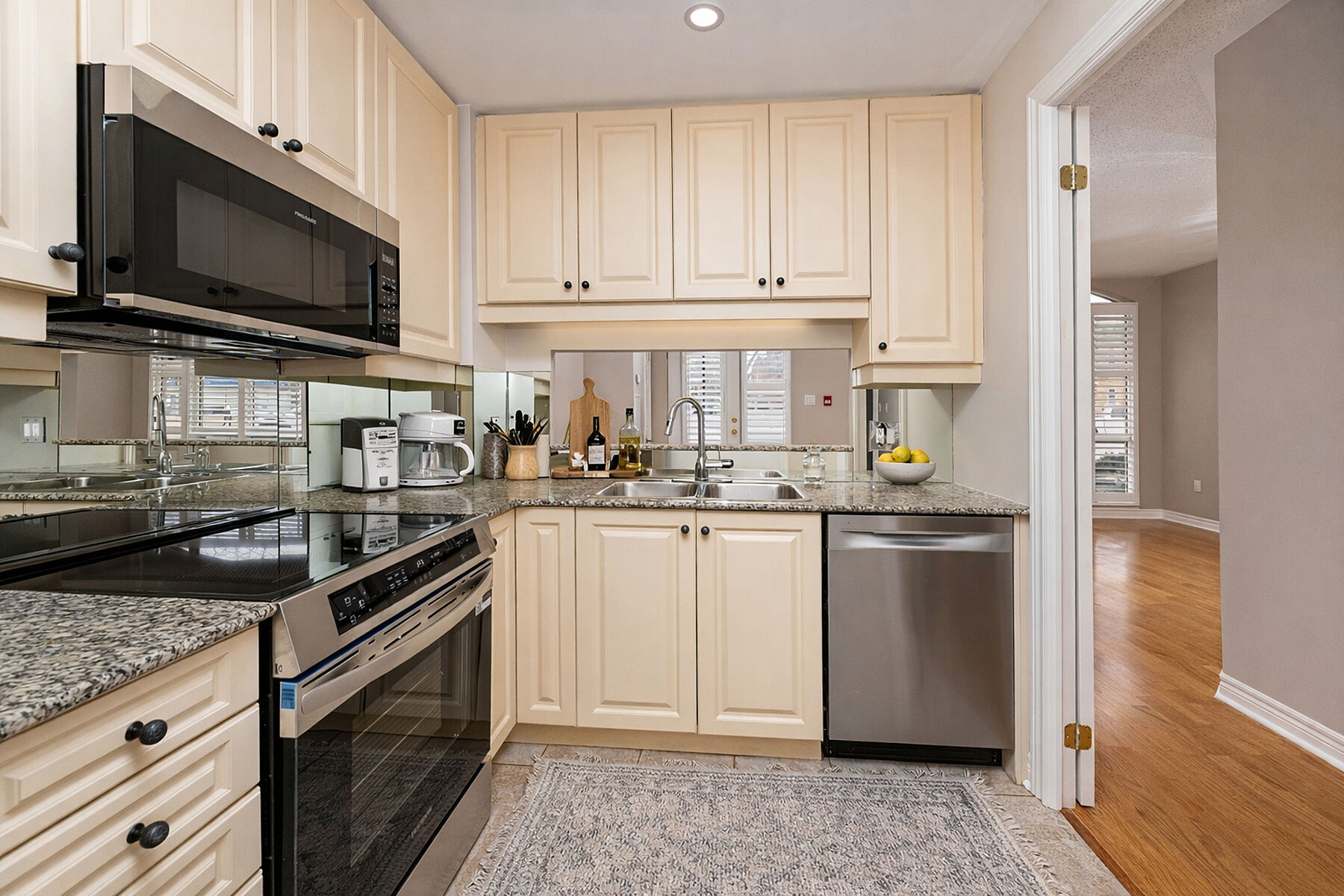 3085 Bloor St W  108