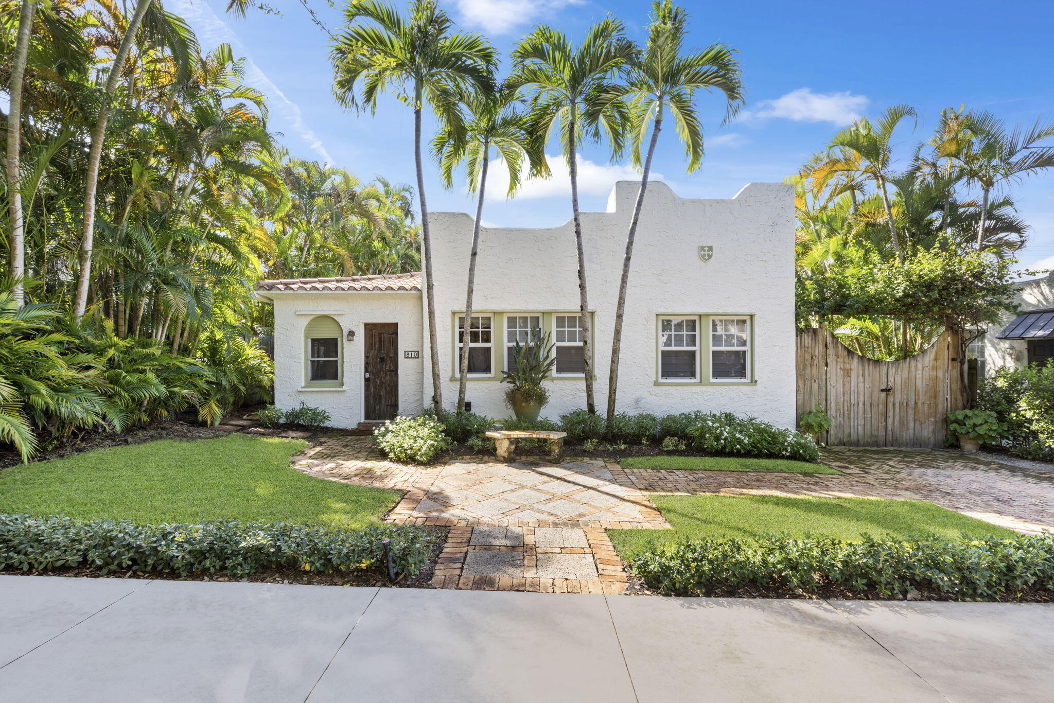 810 Avon Road