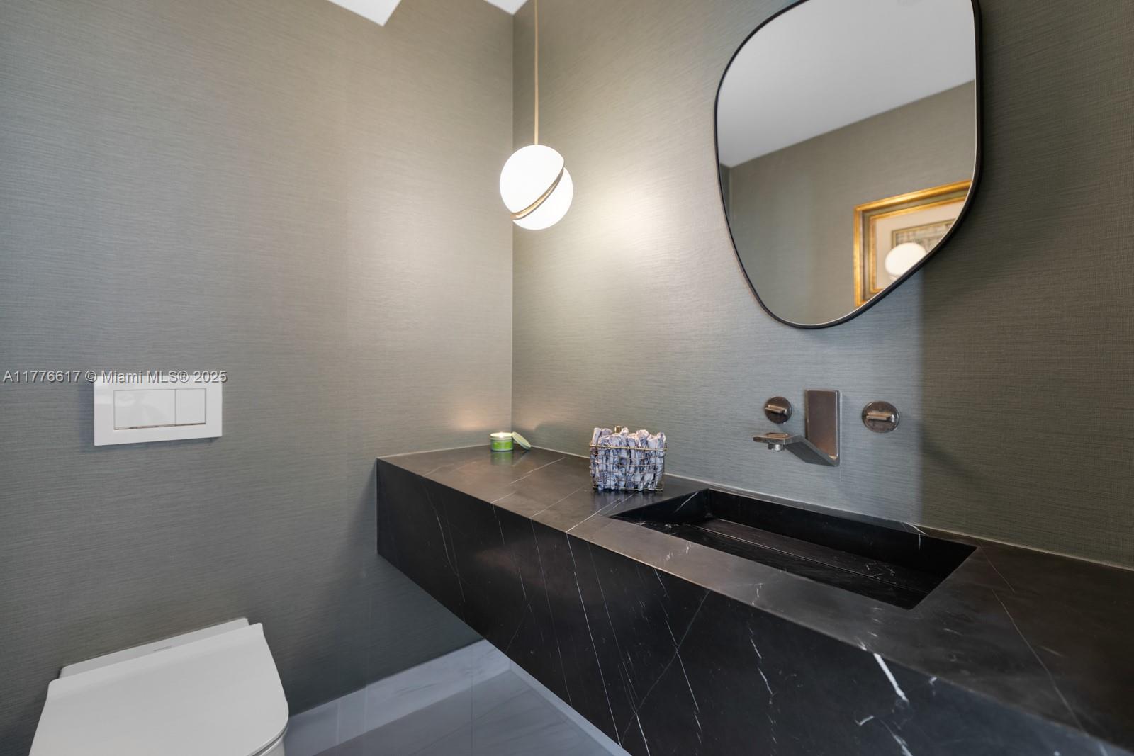 10205 Collins Ave Unit: PH3