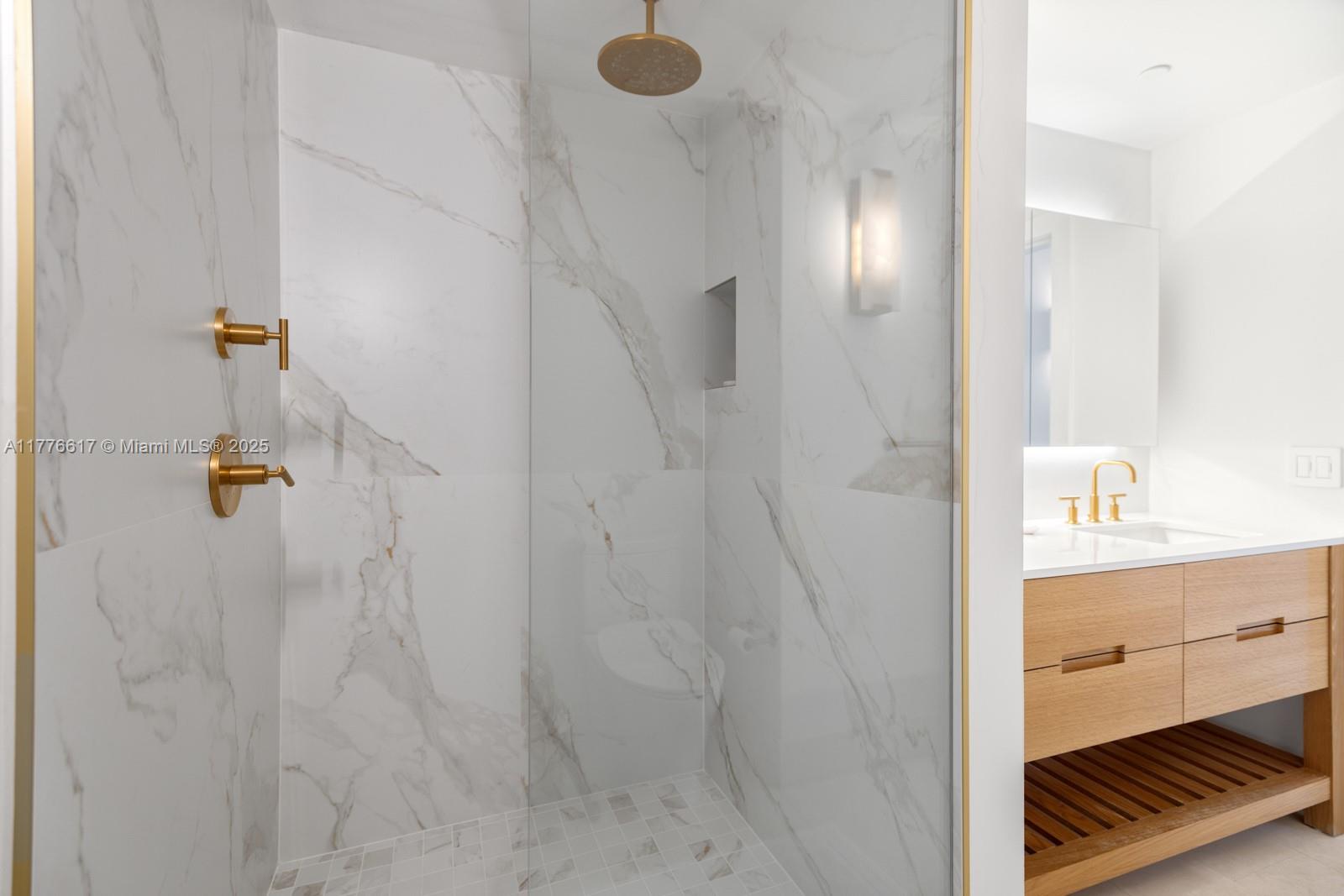 10205 Collins Ave Unit: PH3