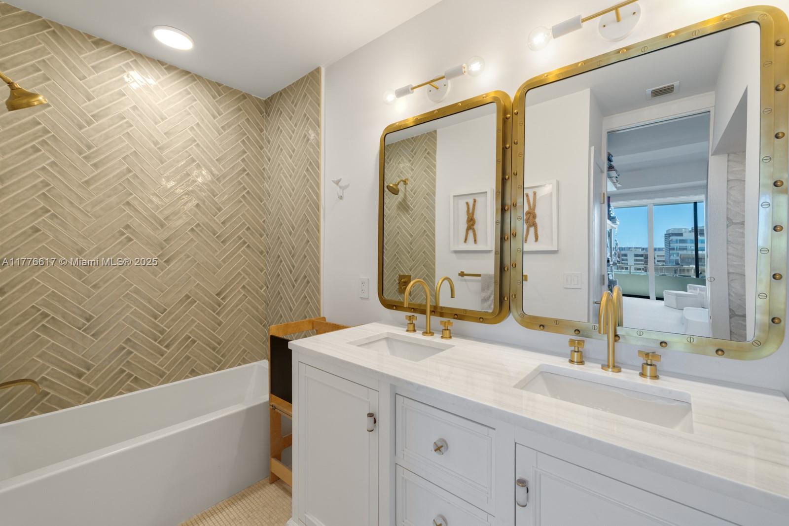 10205 Collins Ave Unit: PH3