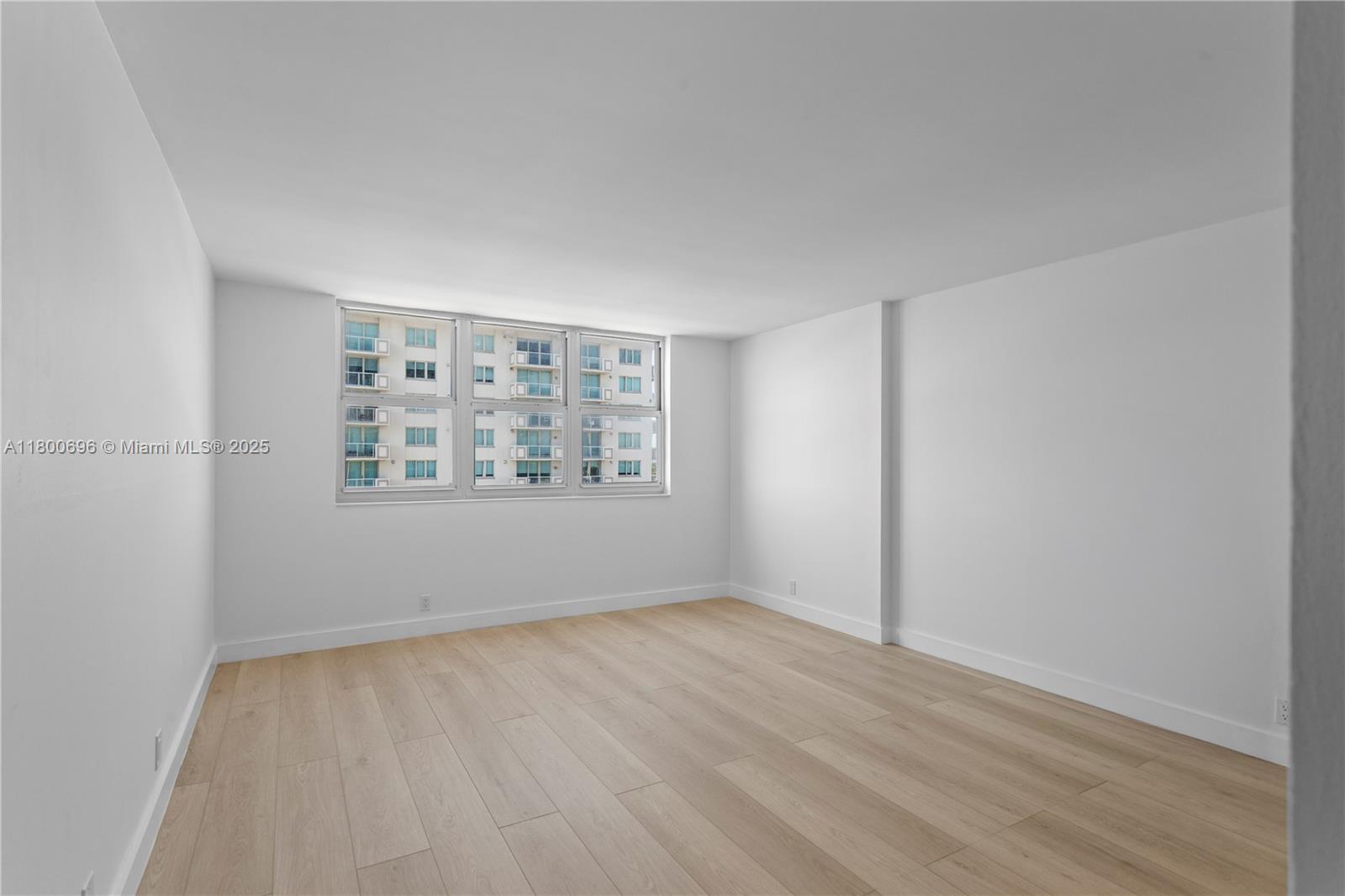 9511 Collins Ave # 806