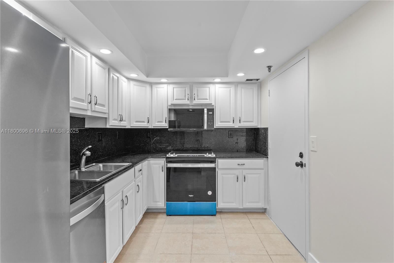 9511 Collins Ave # 806