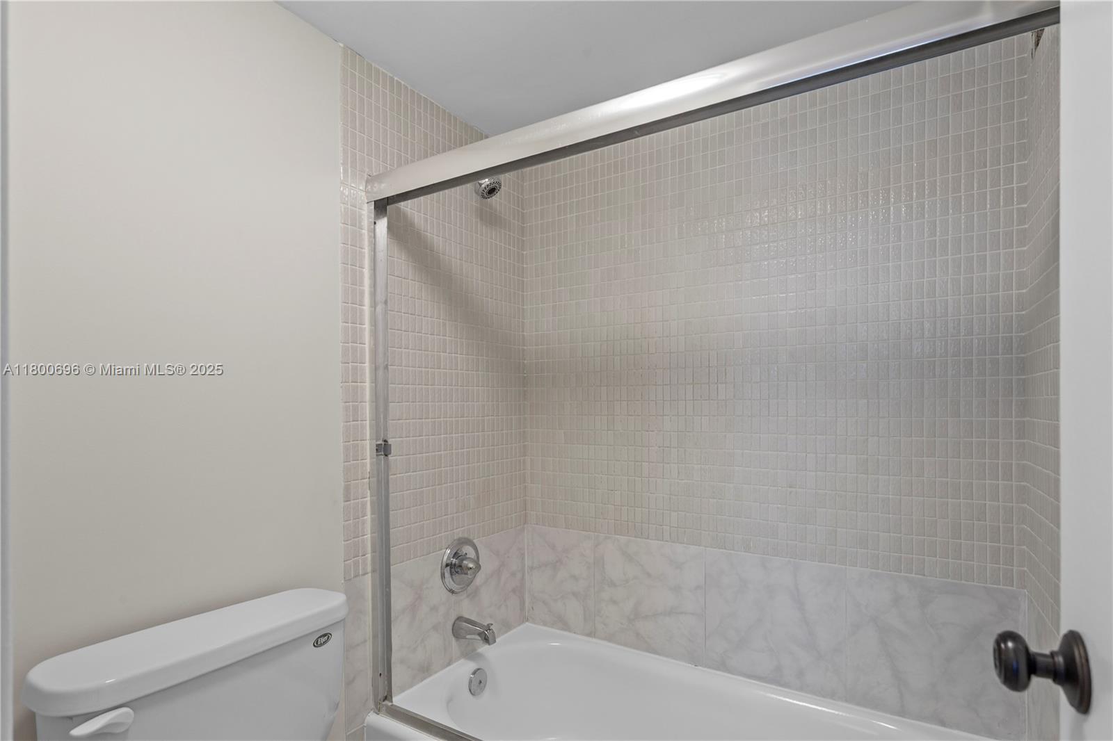 9511 Collins Ave # 806