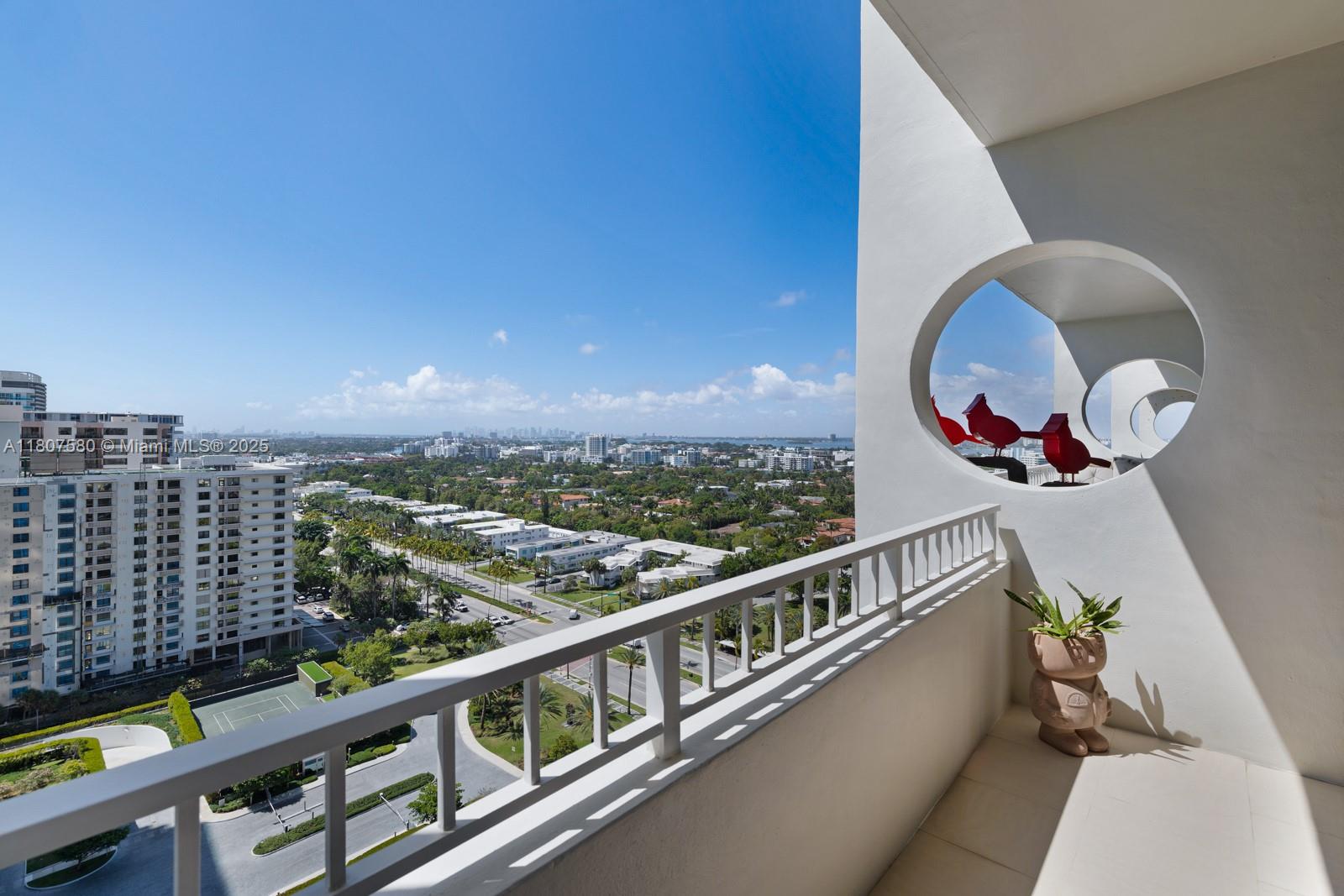 10205 Collins Ave Unit: PH3