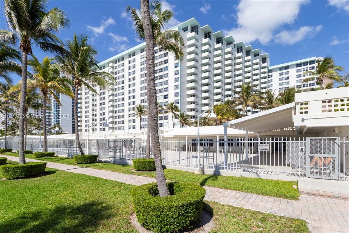 2899 Collins Ave # 1104
