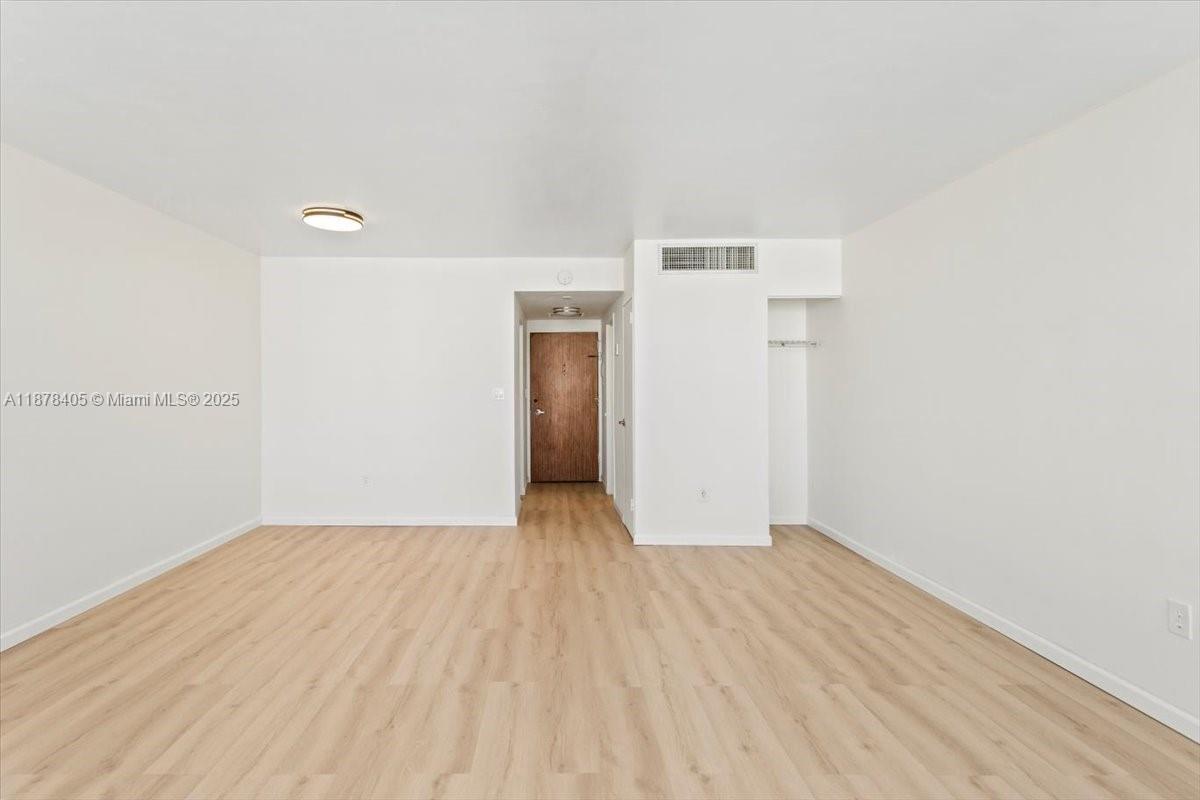 2899 Collins Ave # 1104