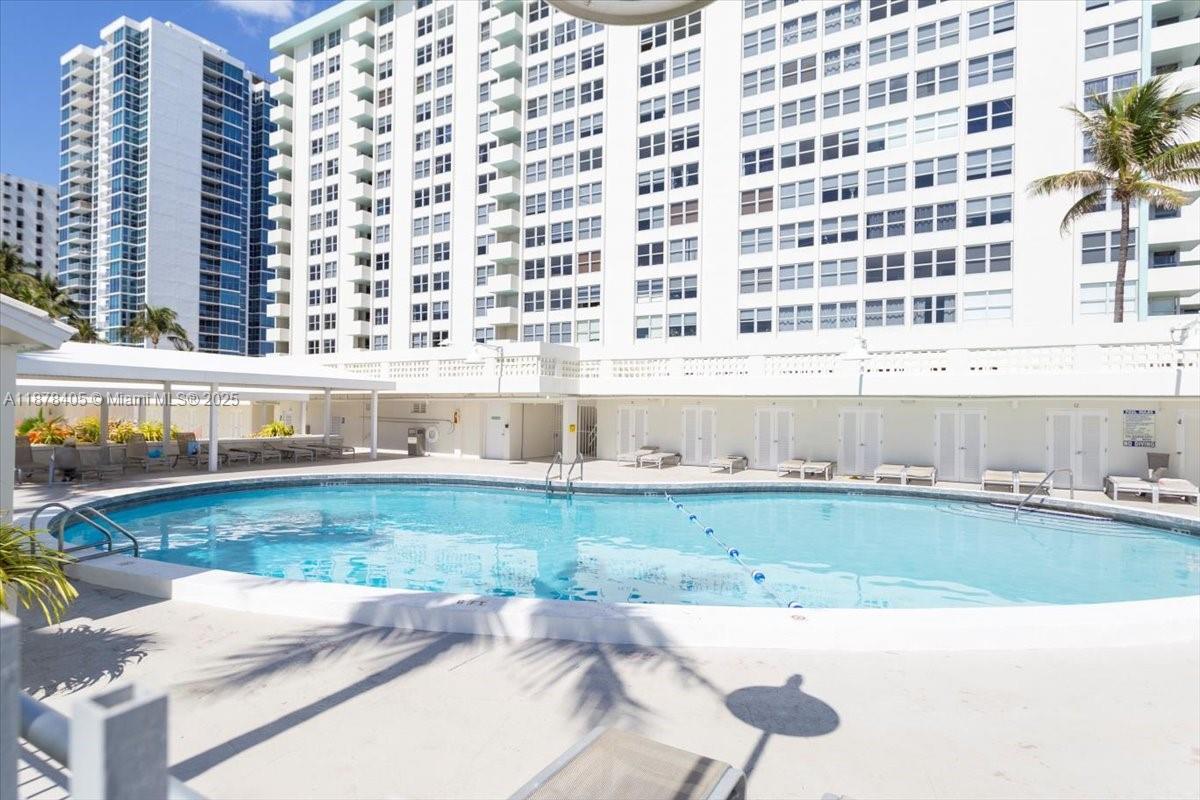 2899 Collins Ave # 1104