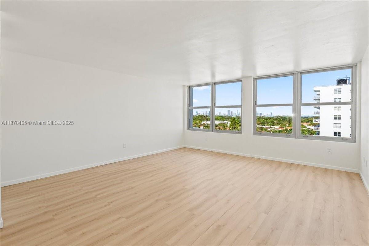 2899 Collins Ave # 1104
