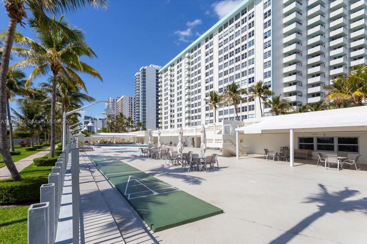 2899 Collins Ave # 1104