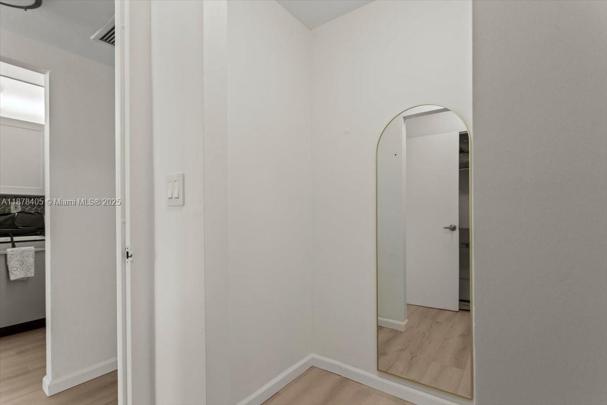 2899 Collins Ave # 1104